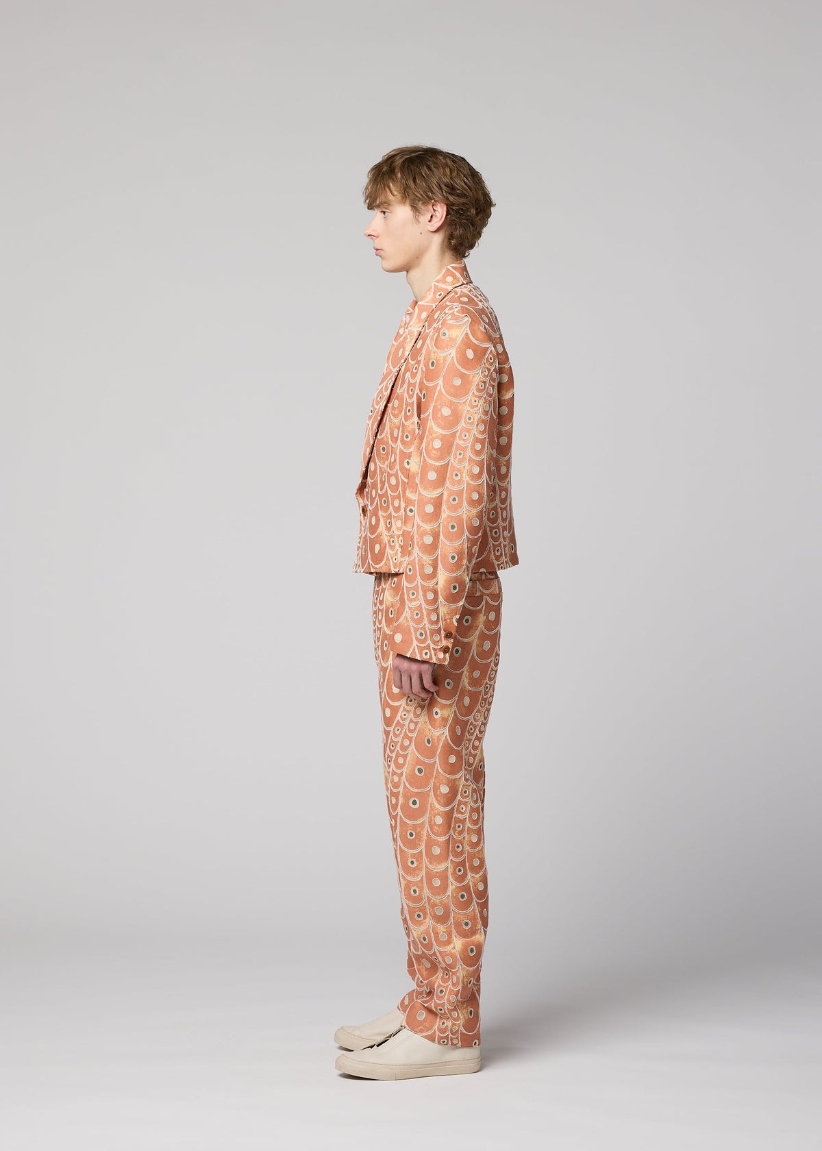 A model wears the IM Men UROKOMON prêt à porter.