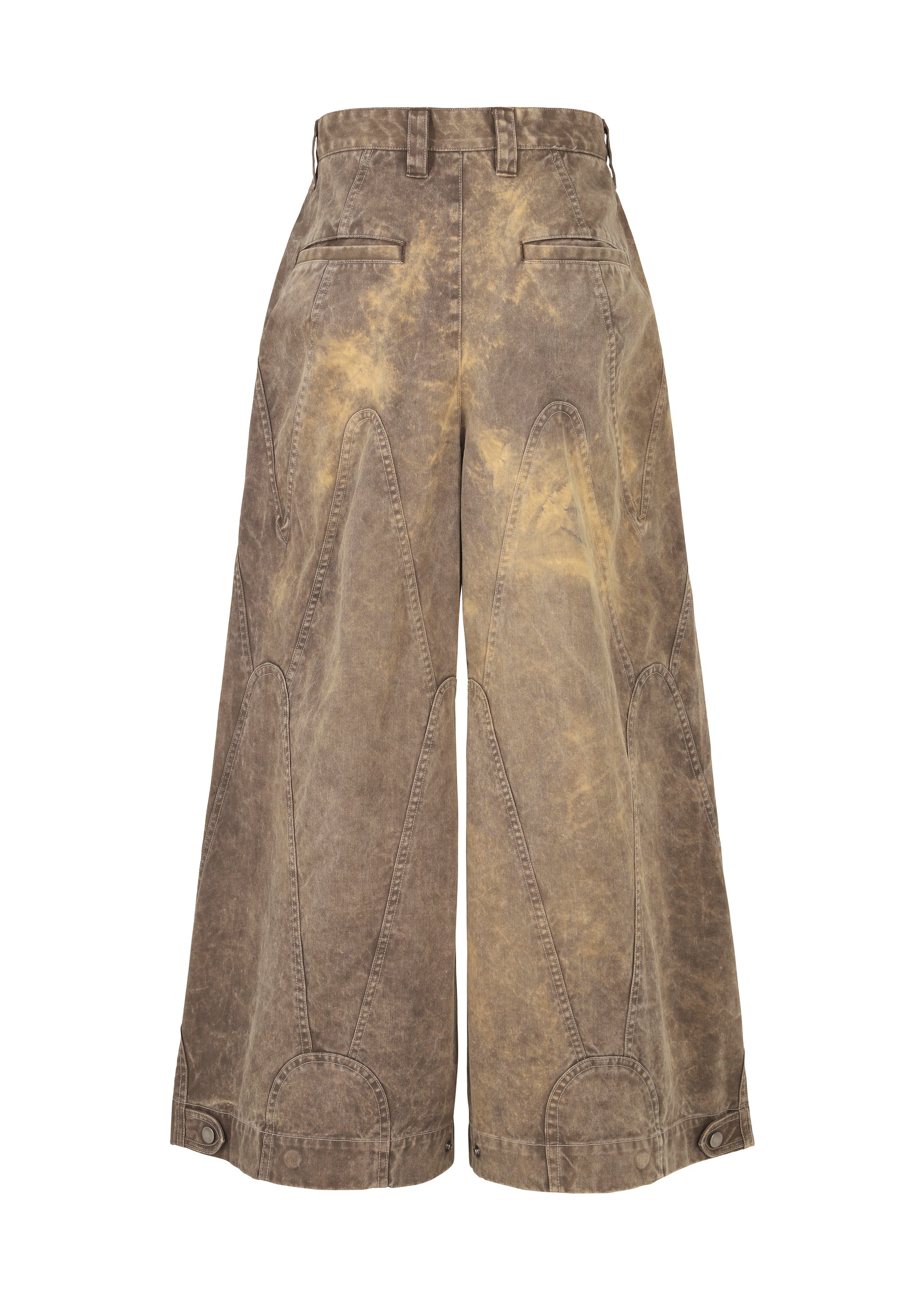 A detail shot of the IM Men ELEMENTS pants.