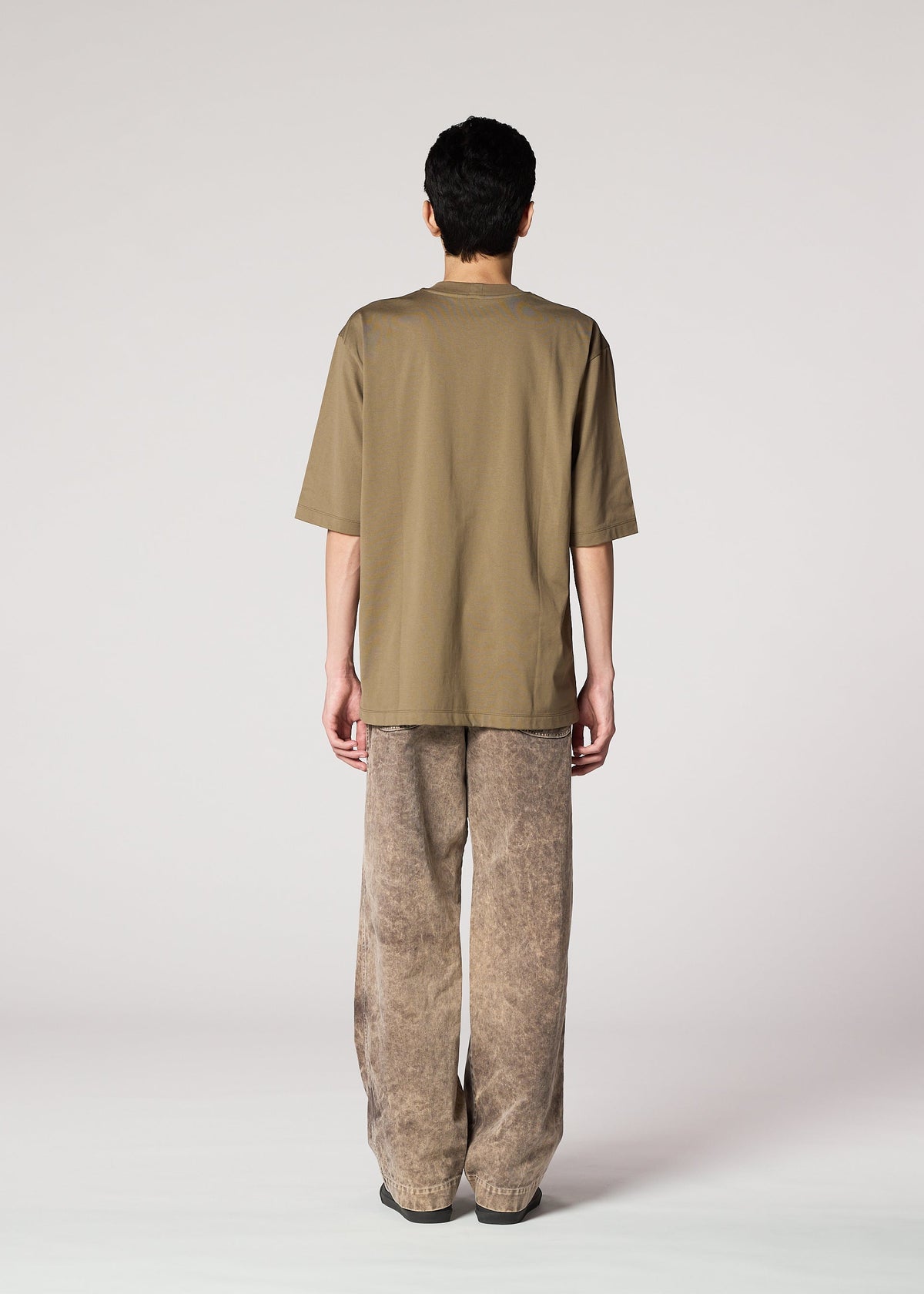 A model wears the IM Men ELEMENTS pants.