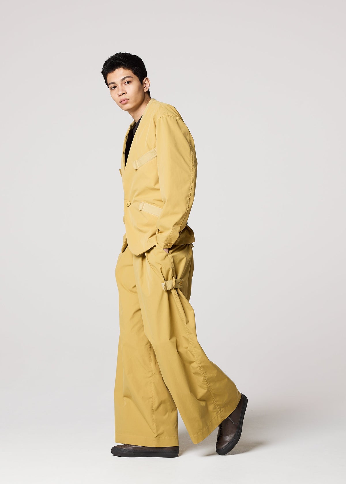 A model wears the IM Men RESILIENCE pants.