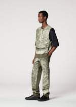 A model wears the IM Men KAIYU trousers.