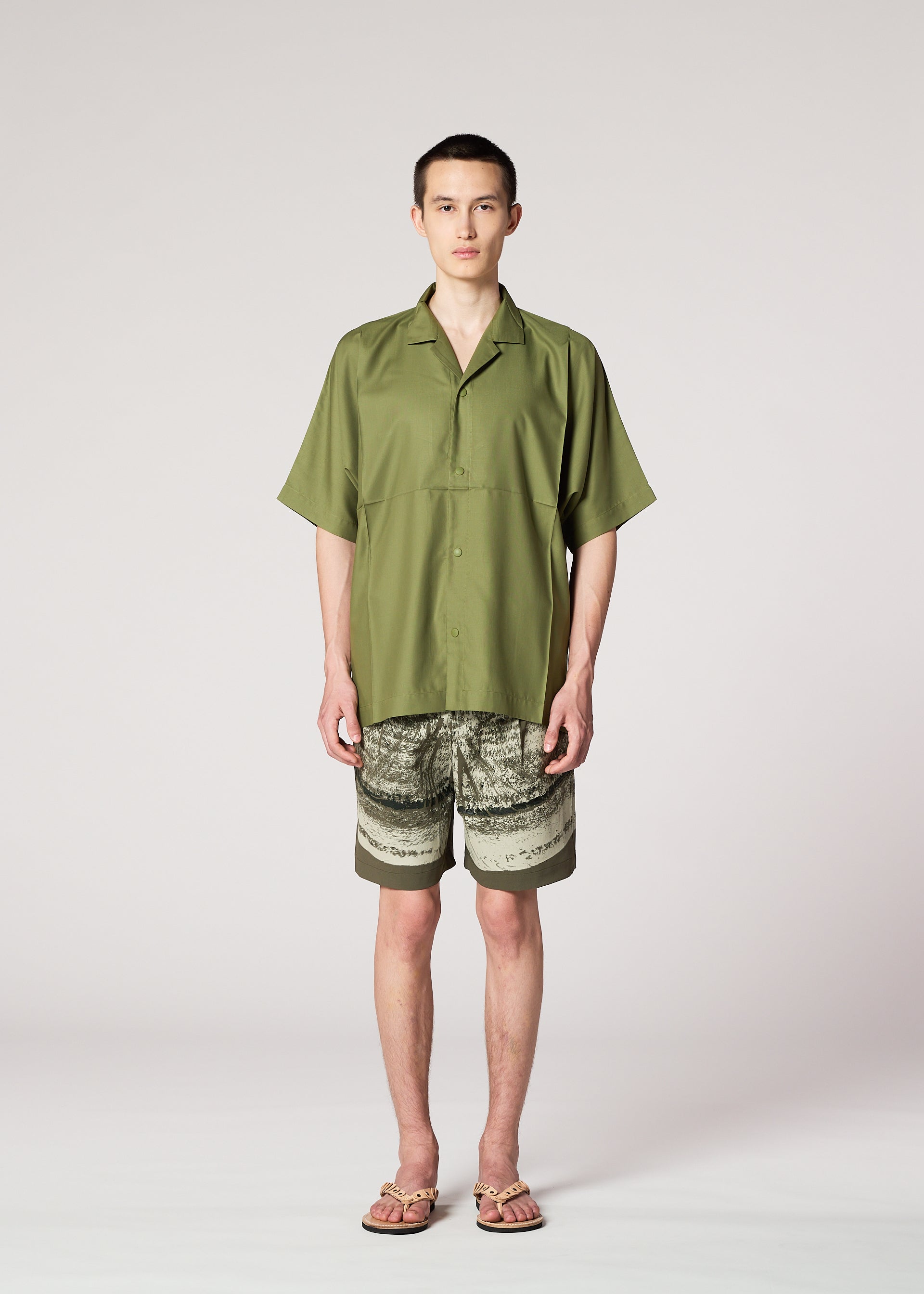 A model wears the IM Men KAIYU trousers.