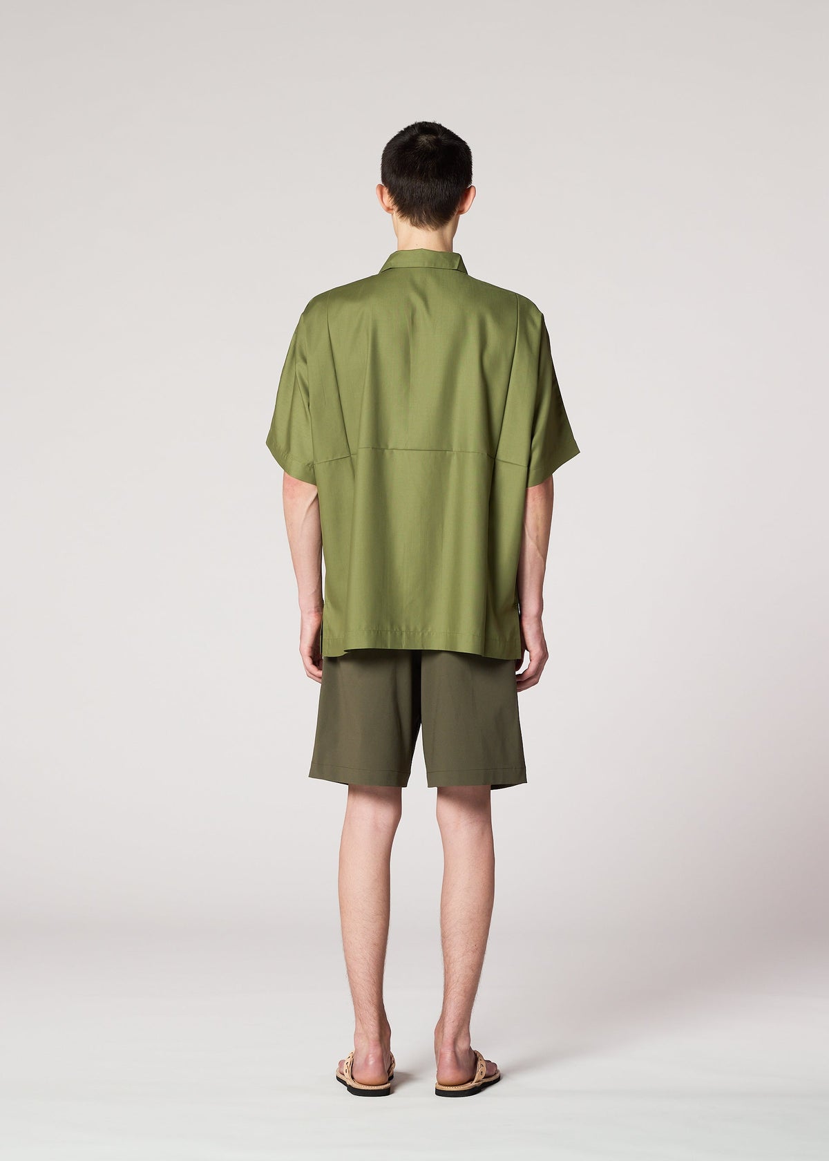 A model wears the IM Men KAIYU trousers.