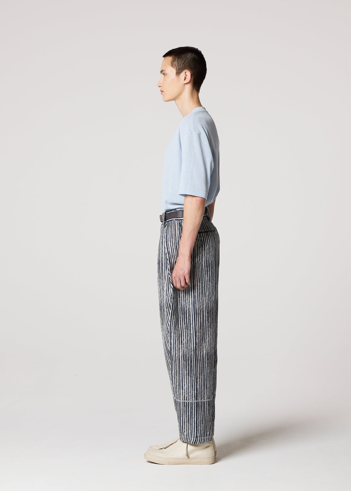 A model wears the IM MEN CURVINESS curviness-trousers-charcoal.
