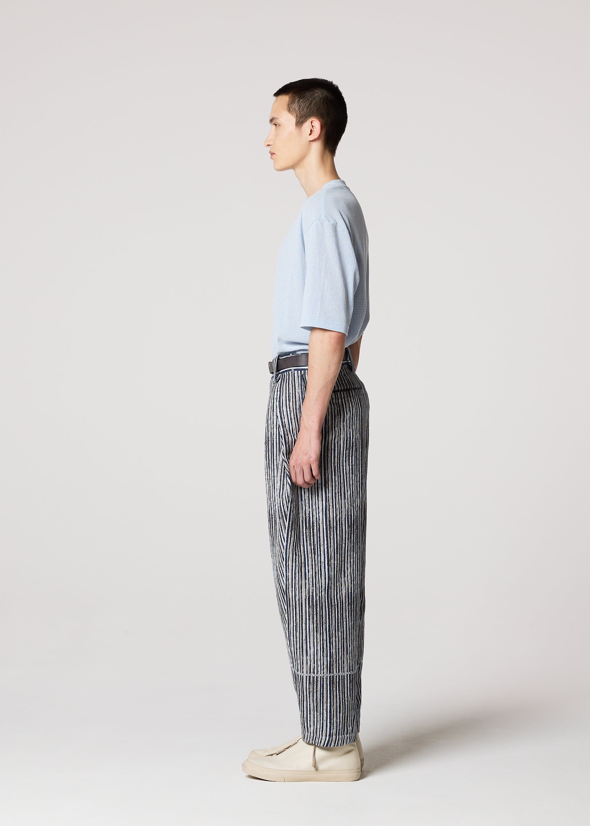 A model wears the IM MEN CURVINESS curviness-trousers-light-blue.