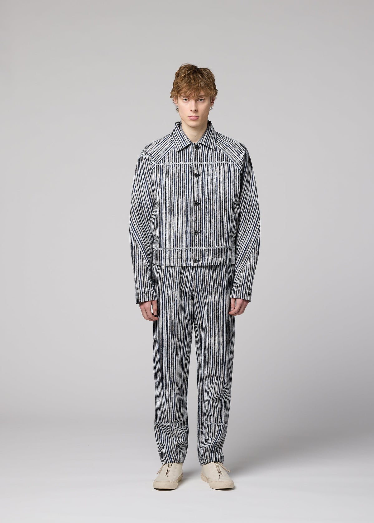 A model wears the IM MEN CURVINESS curviness-trousers-light-blue-1.