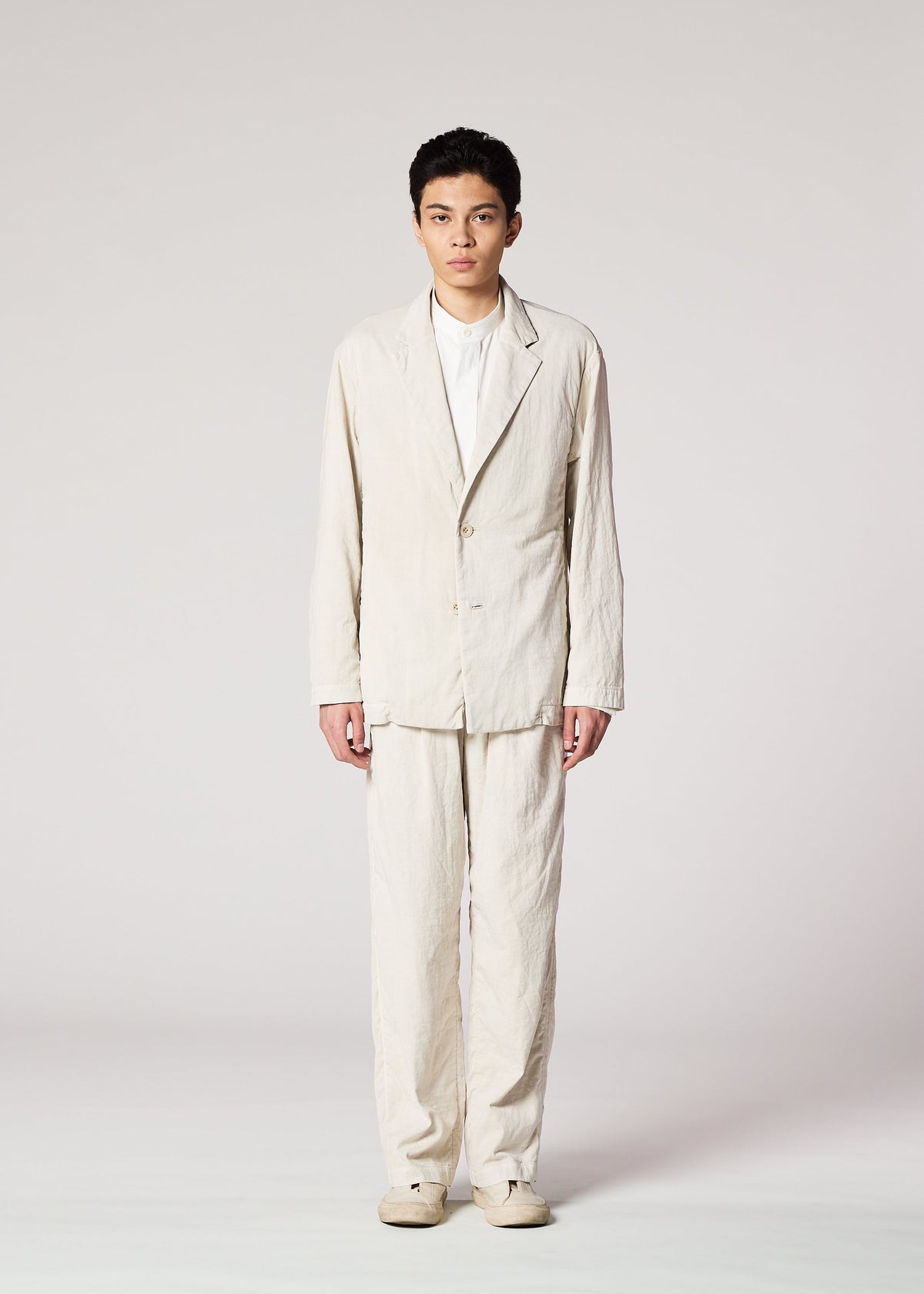 A model wears the IM Men PIGMENT DOUBLE FACE COTTON pants.
