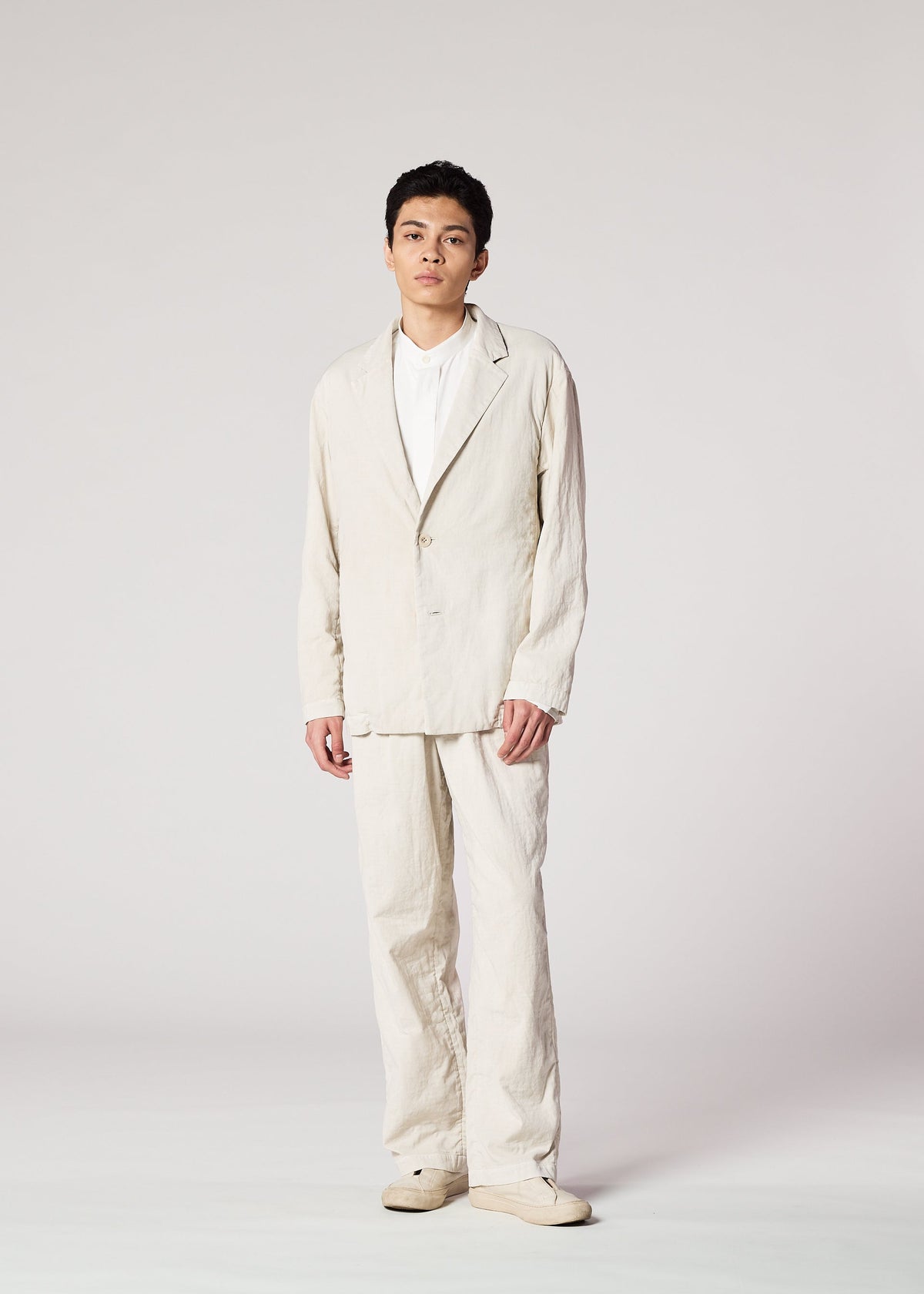 A model wears the IM Men PIGMENT DOUBLE FACE COTTON pants.
