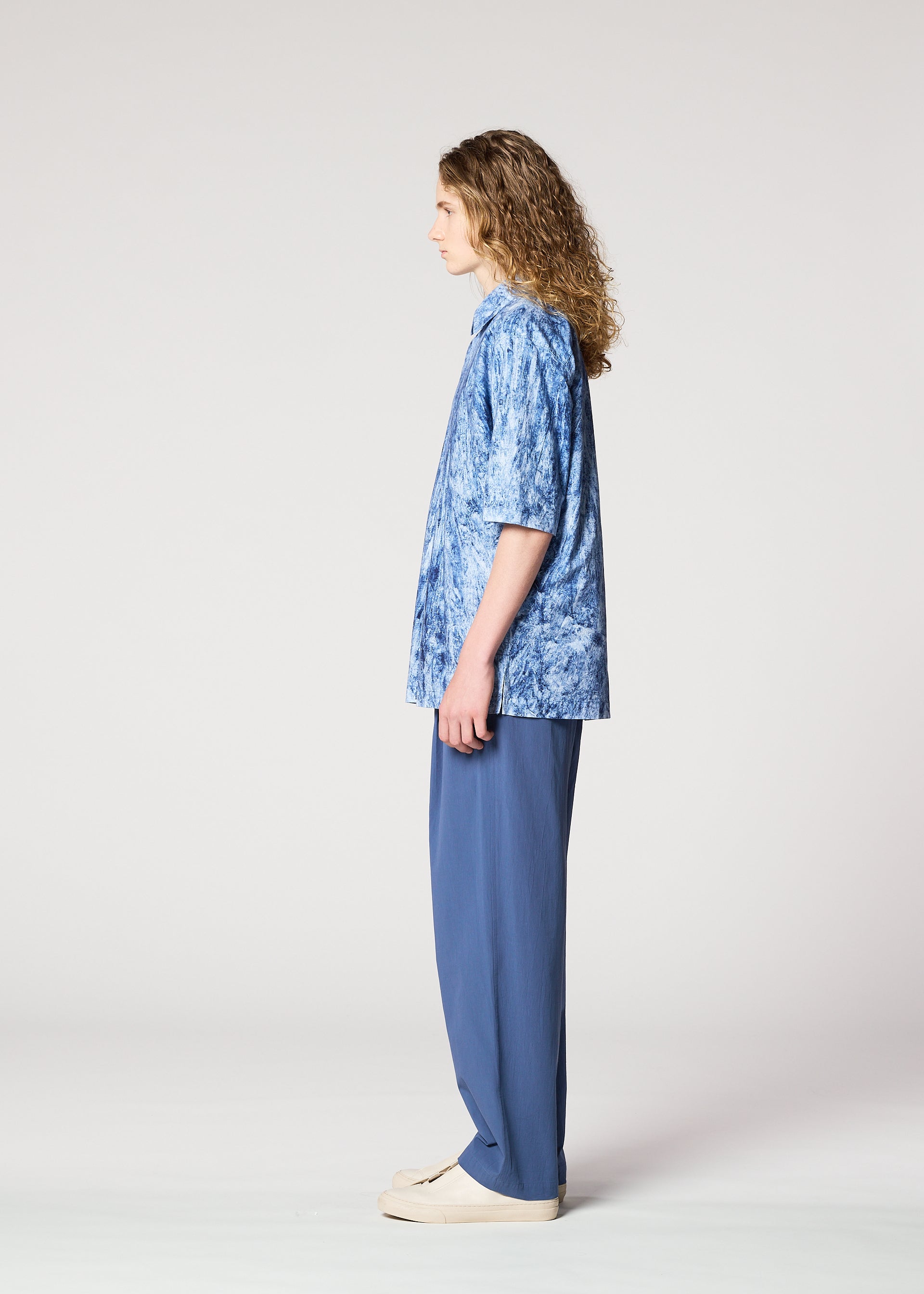 A model wears the IM MEN NAVY BOTTOMS navy-bottoms-trousers-dark-blue.