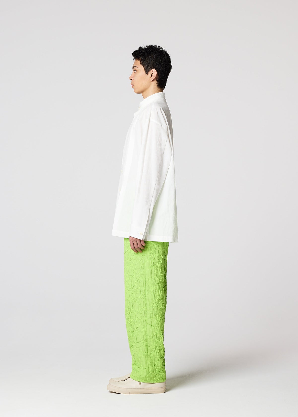 A model wears the IM MEN WHITE SHIRT prêt à porter.