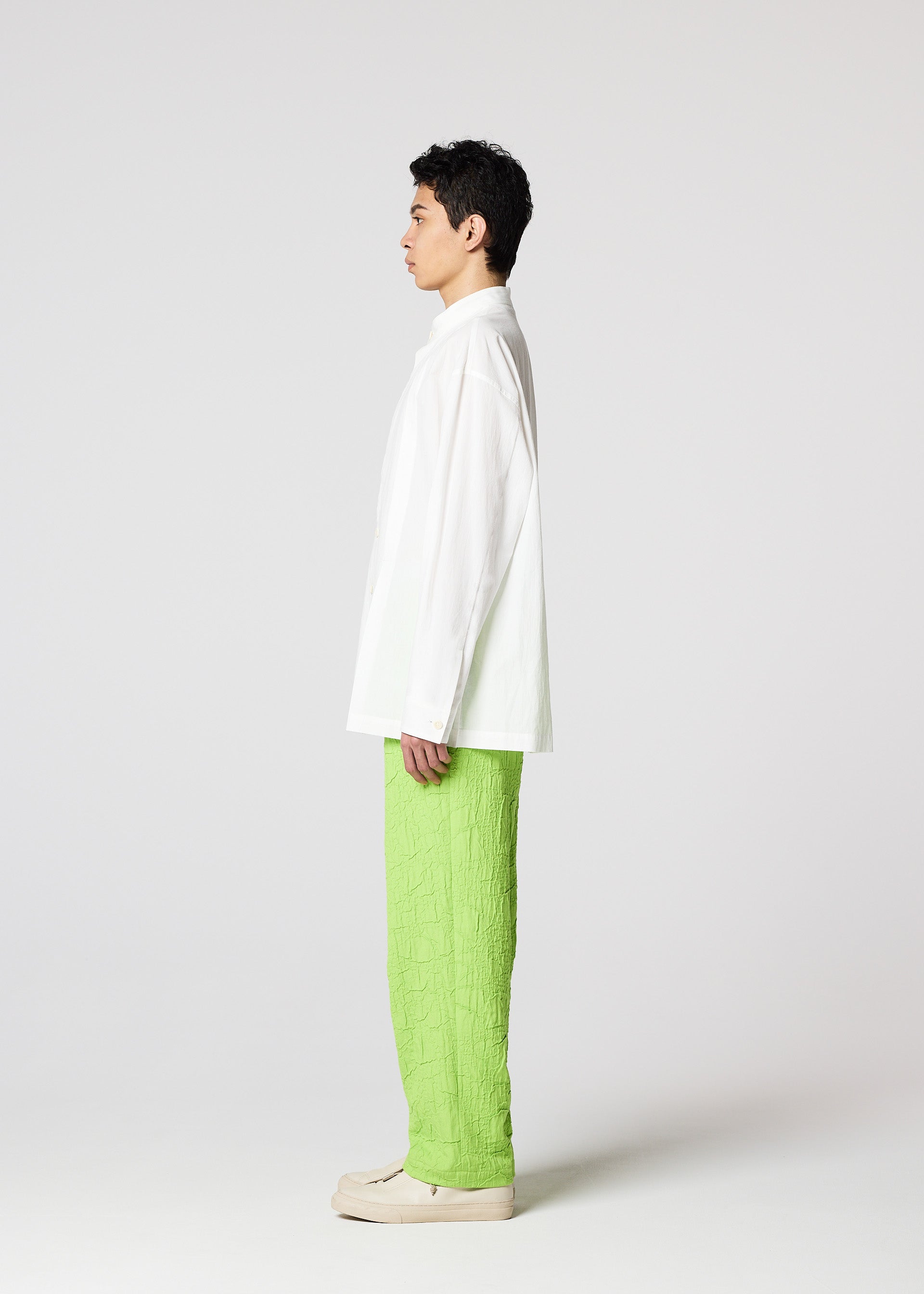 A model wears the IM MEN WHITE SHIRT prêt à porter.