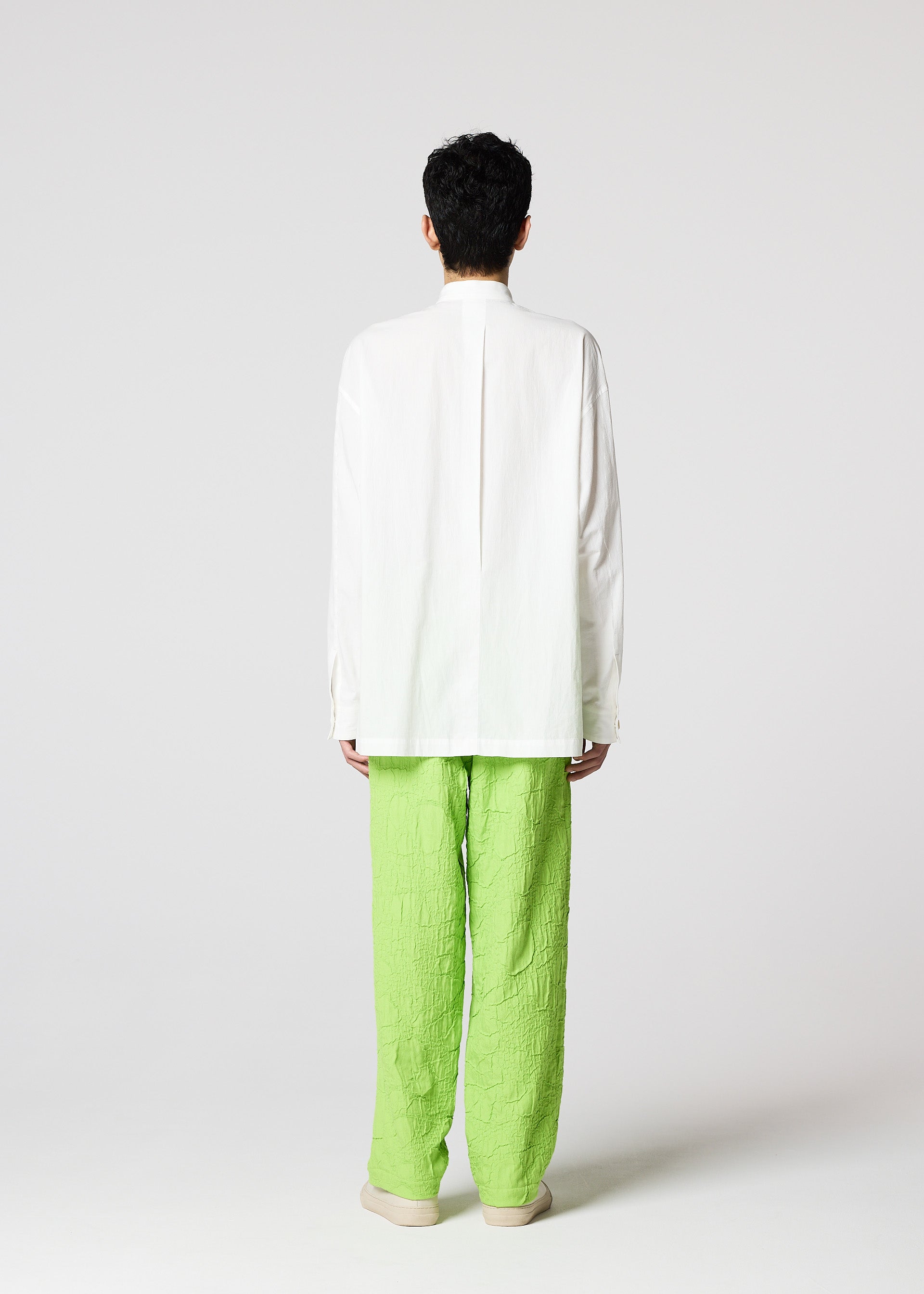 A model wears the IM MEN WHITE SHIRT prêt à porter.