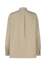 A detail shot of the IM MEN WHITE SHIRT prêt à porter.