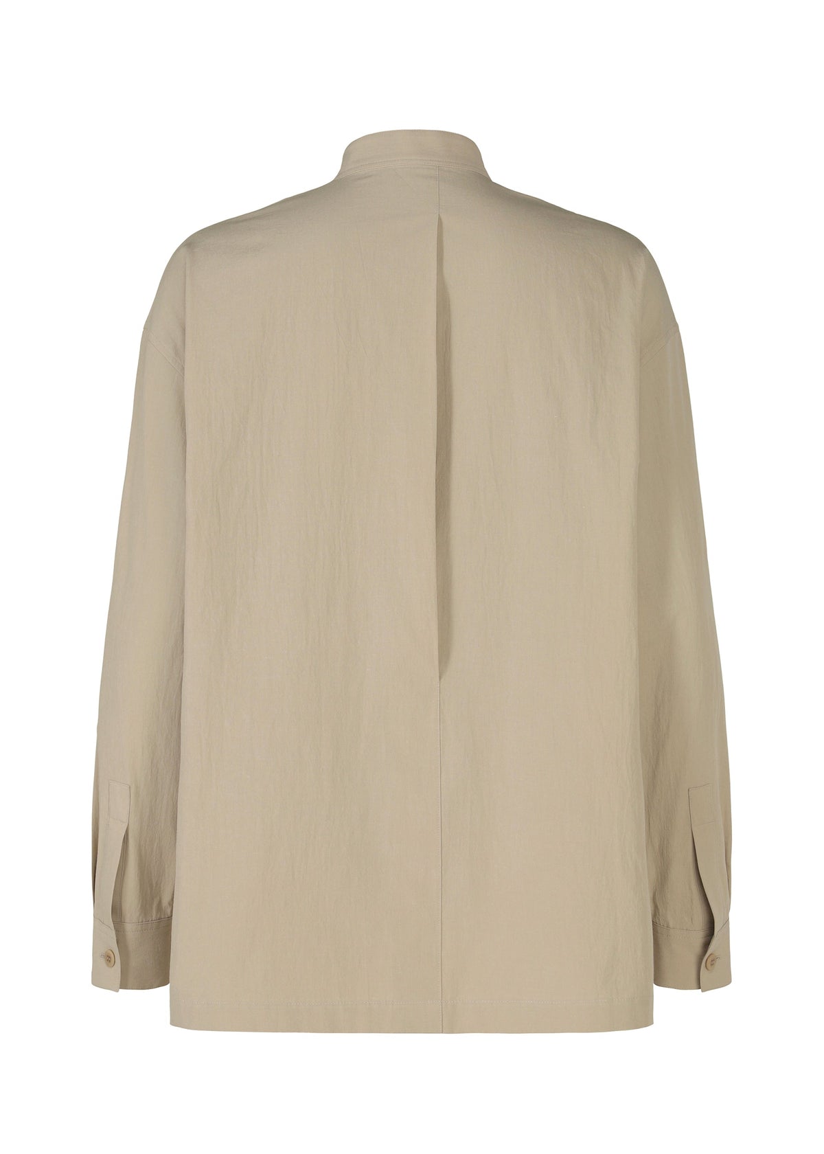 A detail shot of the IM MEN WHITE SHIRT prêt à porter.