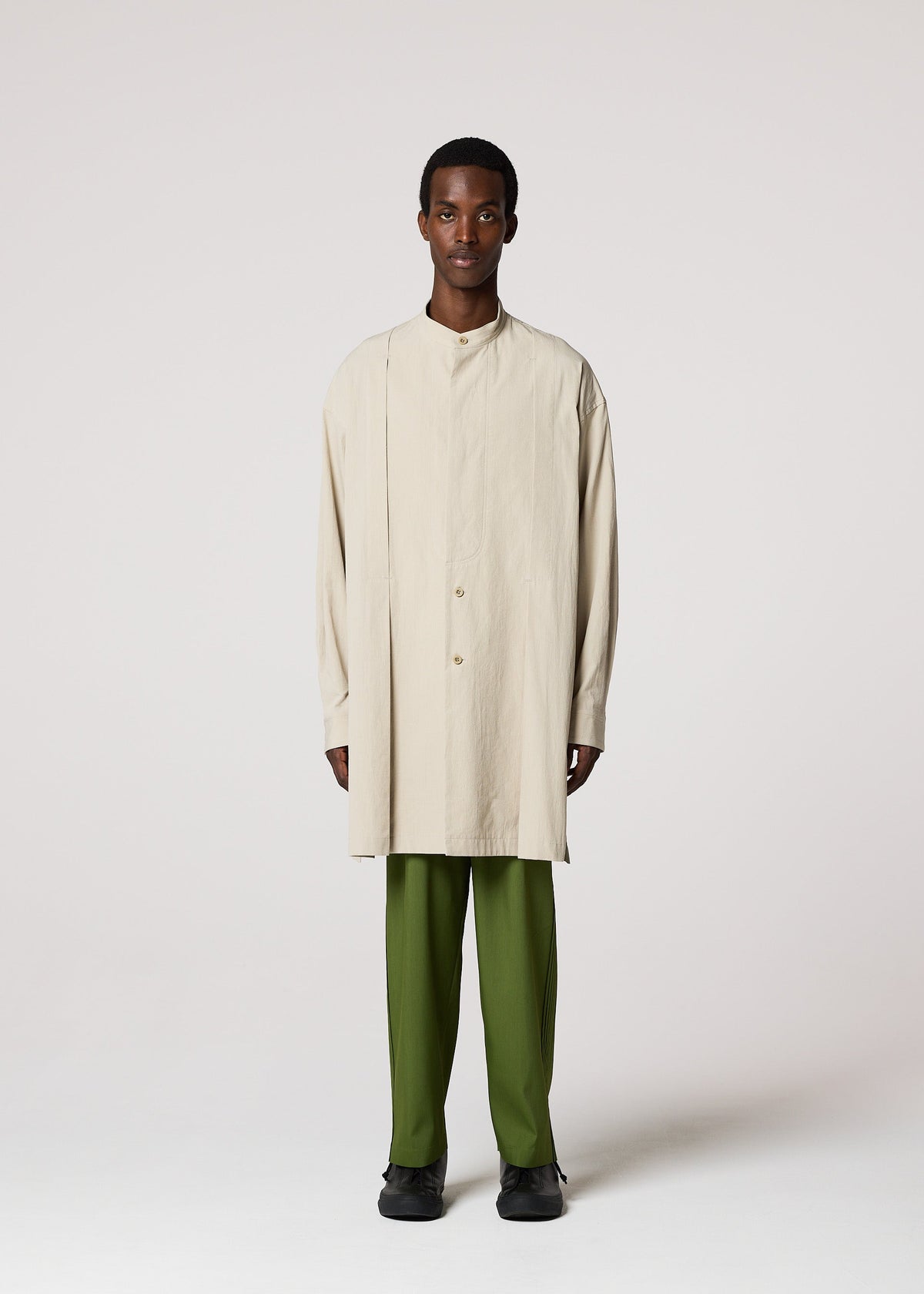 A model wears the IM MEN WHITE SHIRT prêt à porter.