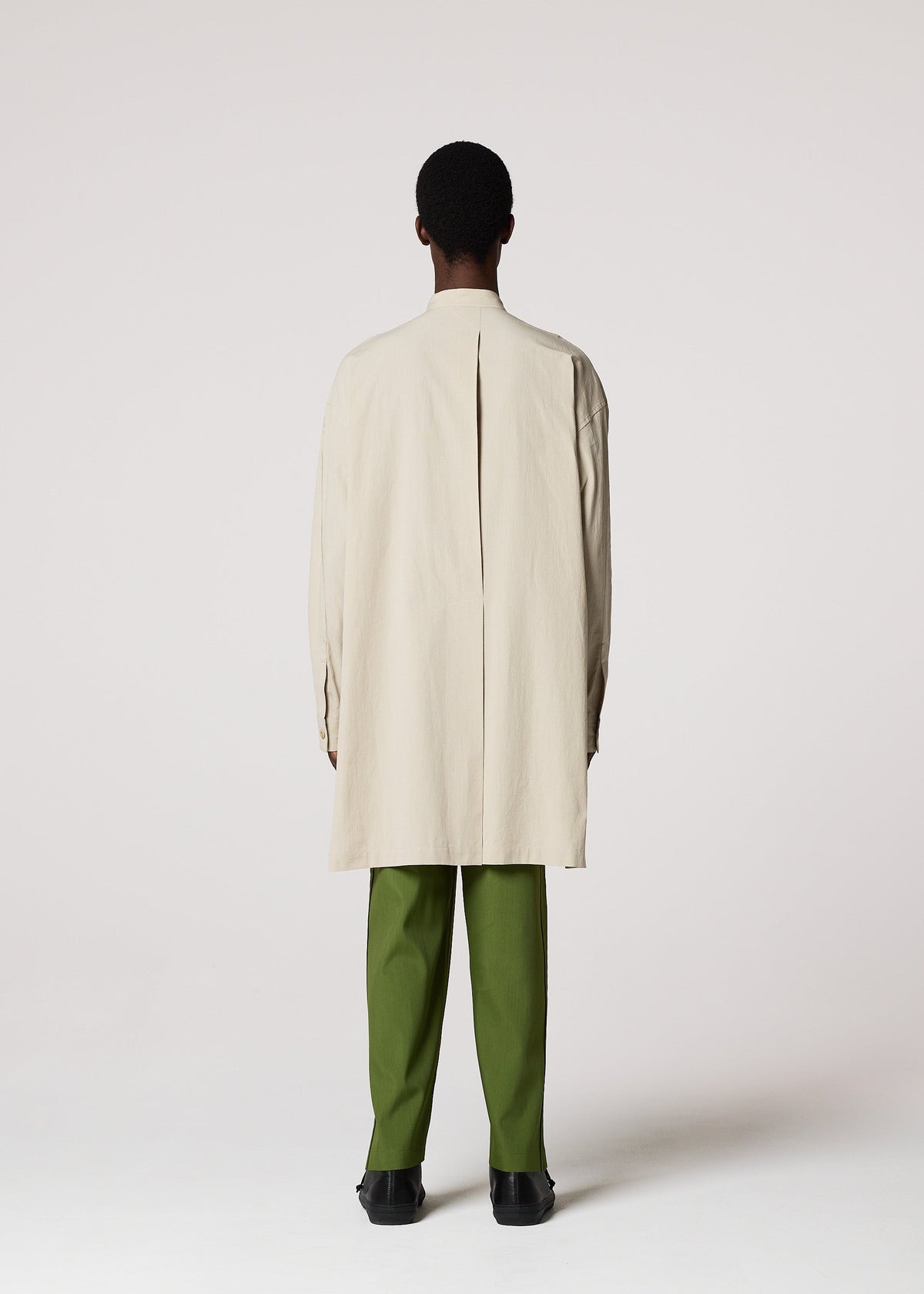 A model wears the IM MEN WHITE SHIRT prêt à porter.