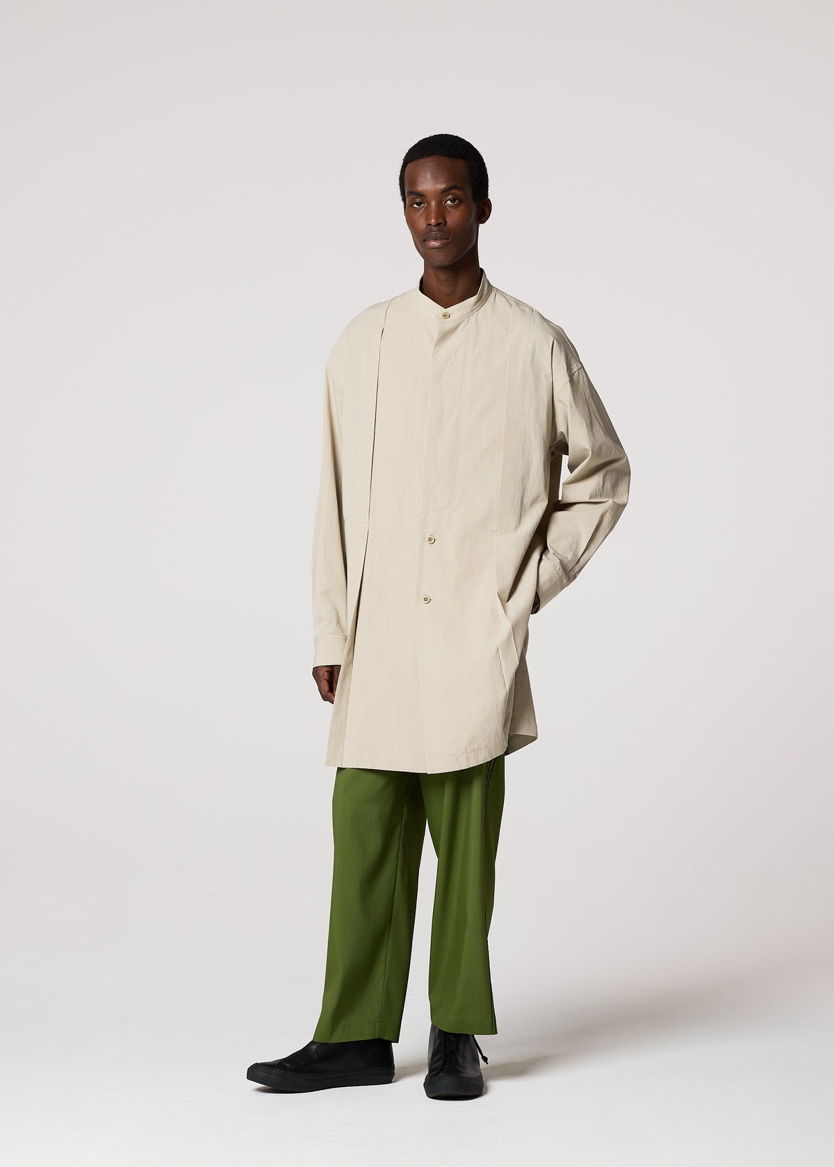 A model wears the IM MEN WHITE SHIRT prêt à porter.