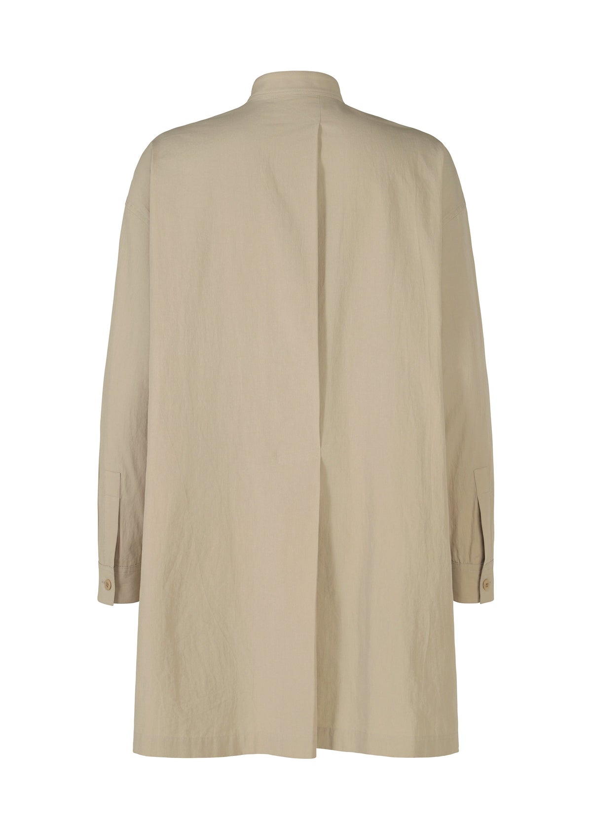 A detail shot of the IM MEN WHITE SHIRT prêt à porter.