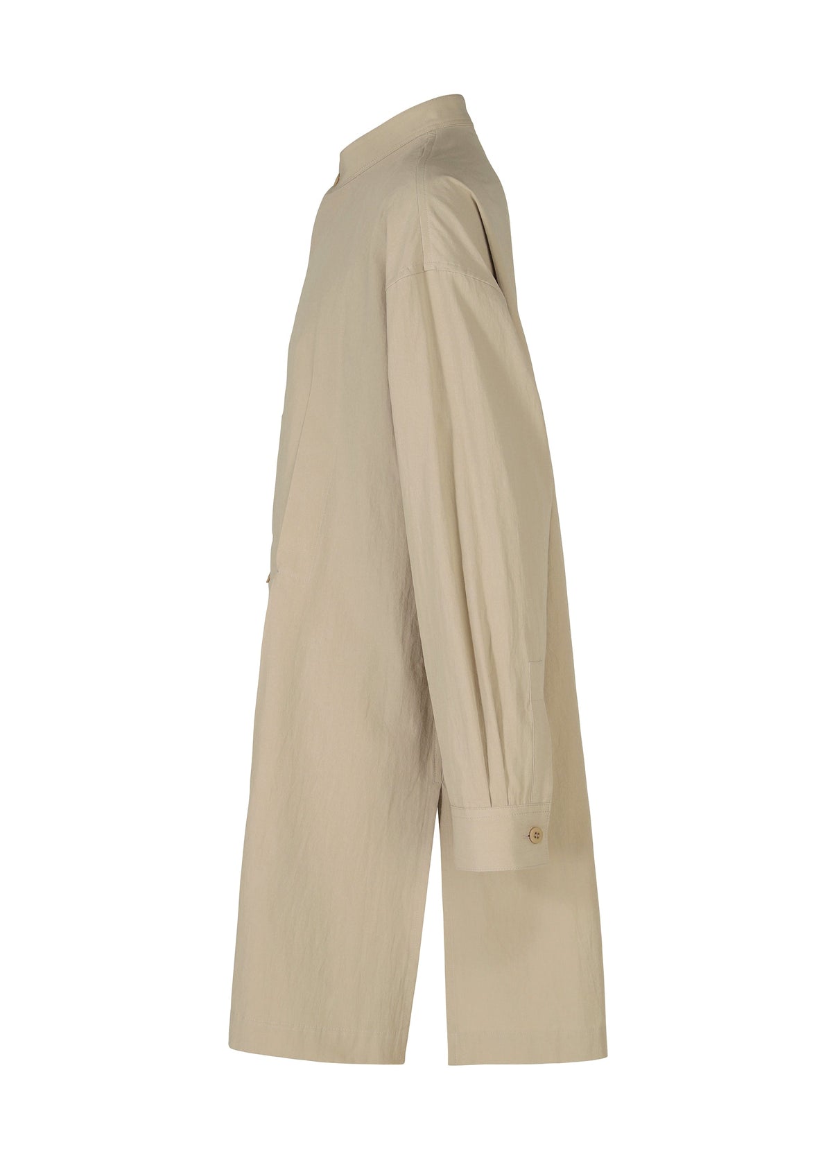 A detail shot of the IM MEN WHITE SHIRT prêt à porter.