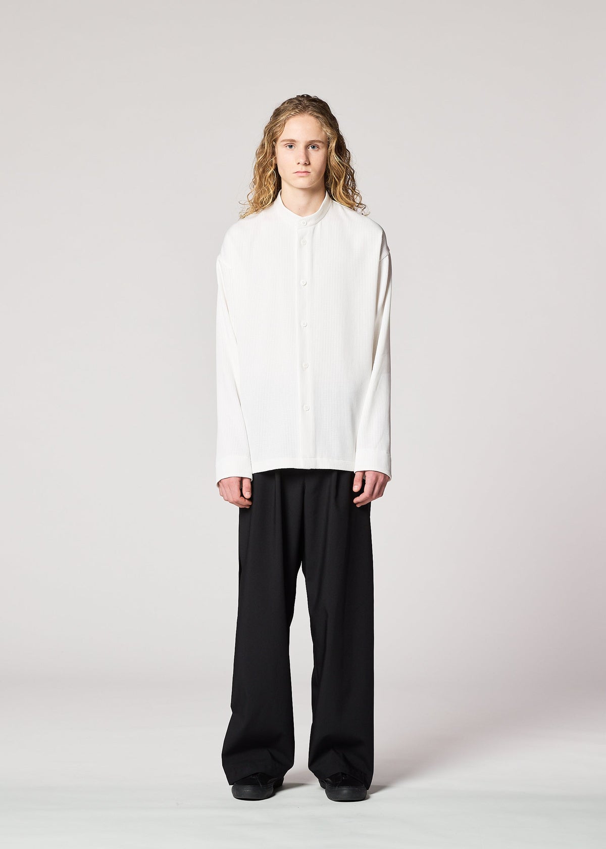 A model wears the IM MEN ONE SIDE TUCK SHIRT prêt à porter.