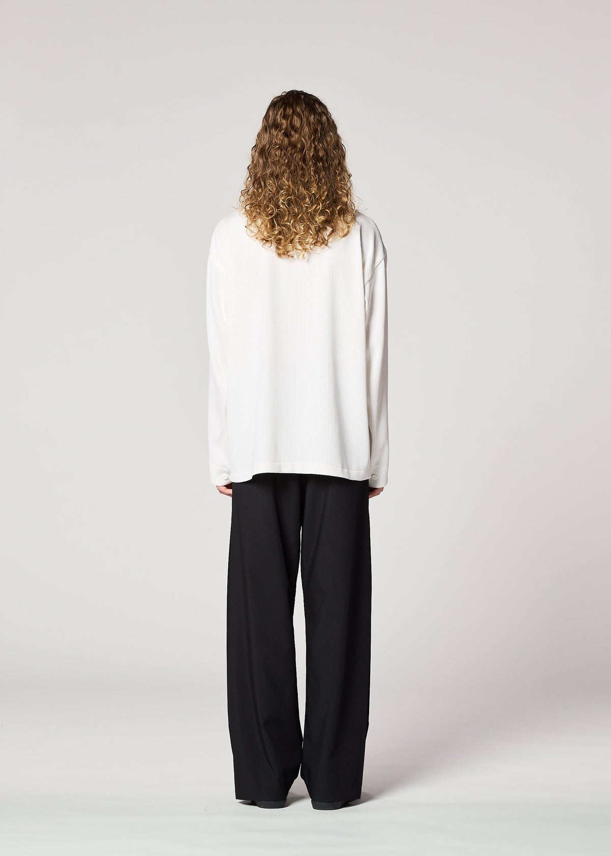 A model wears the IM MEN ONE SIDE TUCK SHIRT prêt à porter.