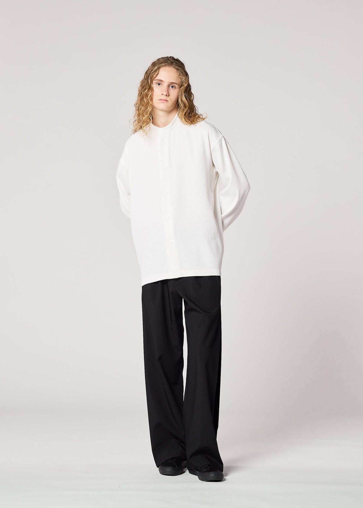 A model wears the IM MEN ONE SIDE TUCK SHIRT prêt à porter.