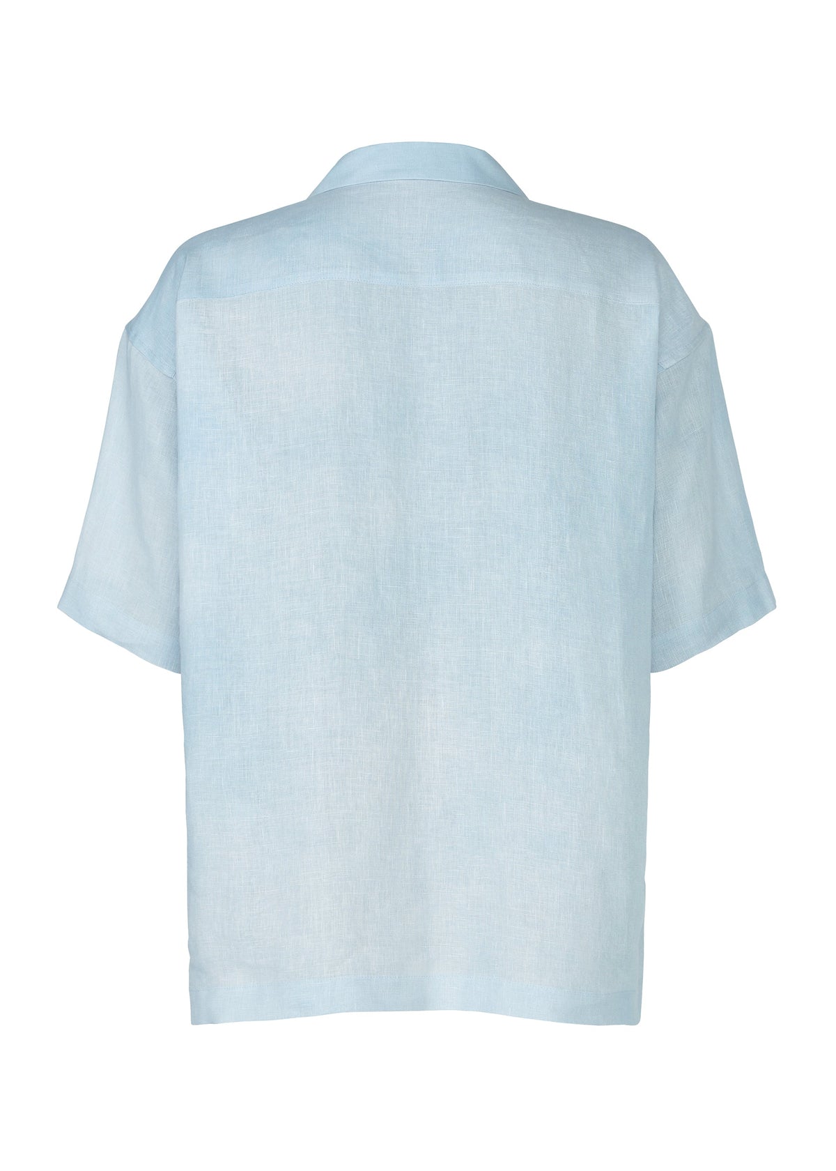 A detail shot of the IM MEN FLOATING LINEN shirt.