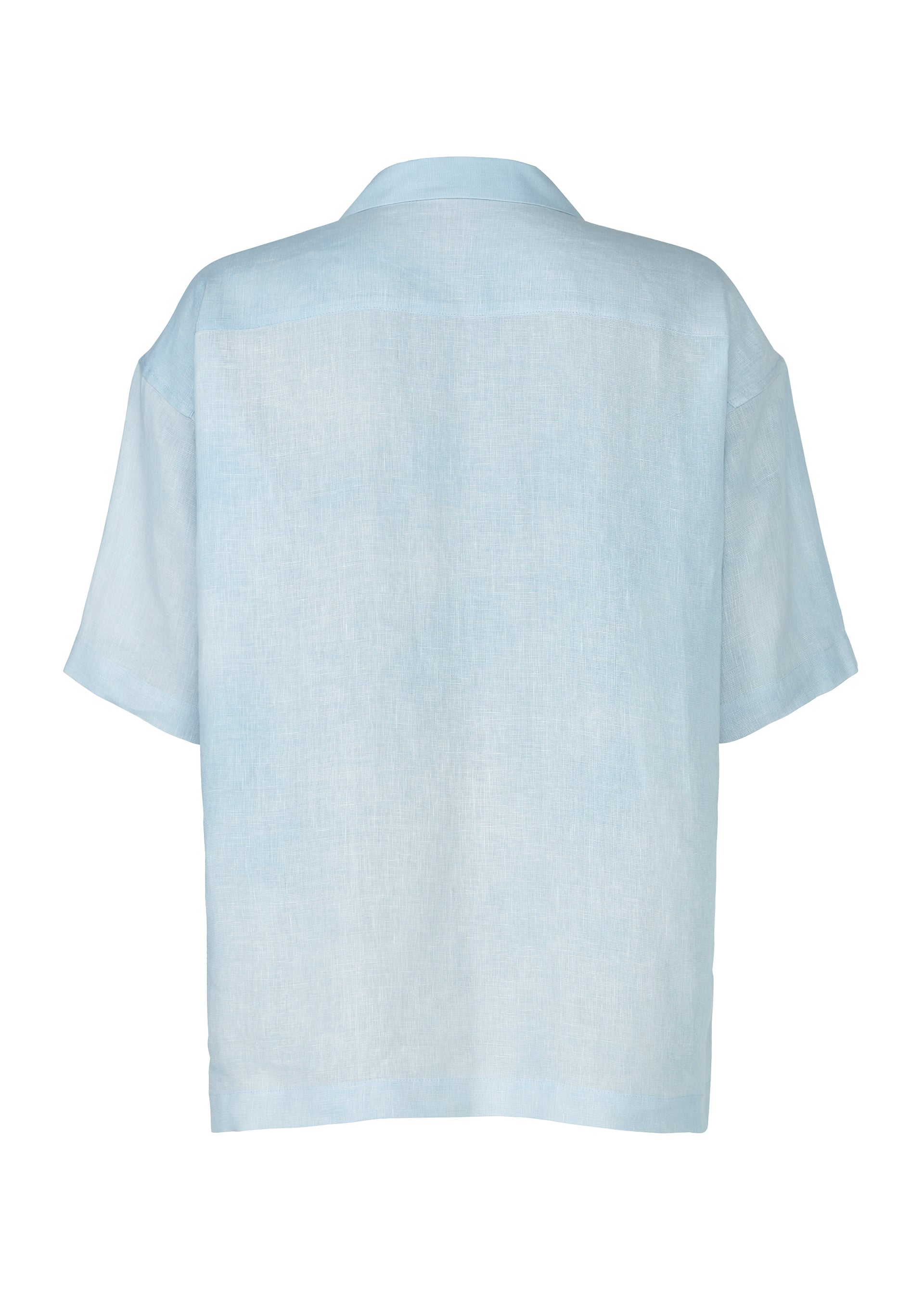 A detail shot of the IM MEN FLOATING LINEN shirt.