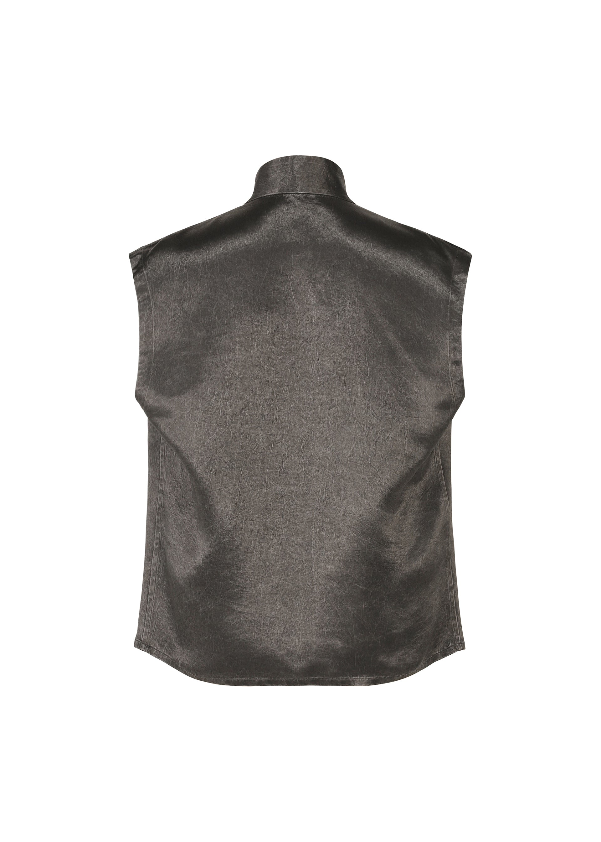 A detail shot of the IM Men SATIN WASH top.