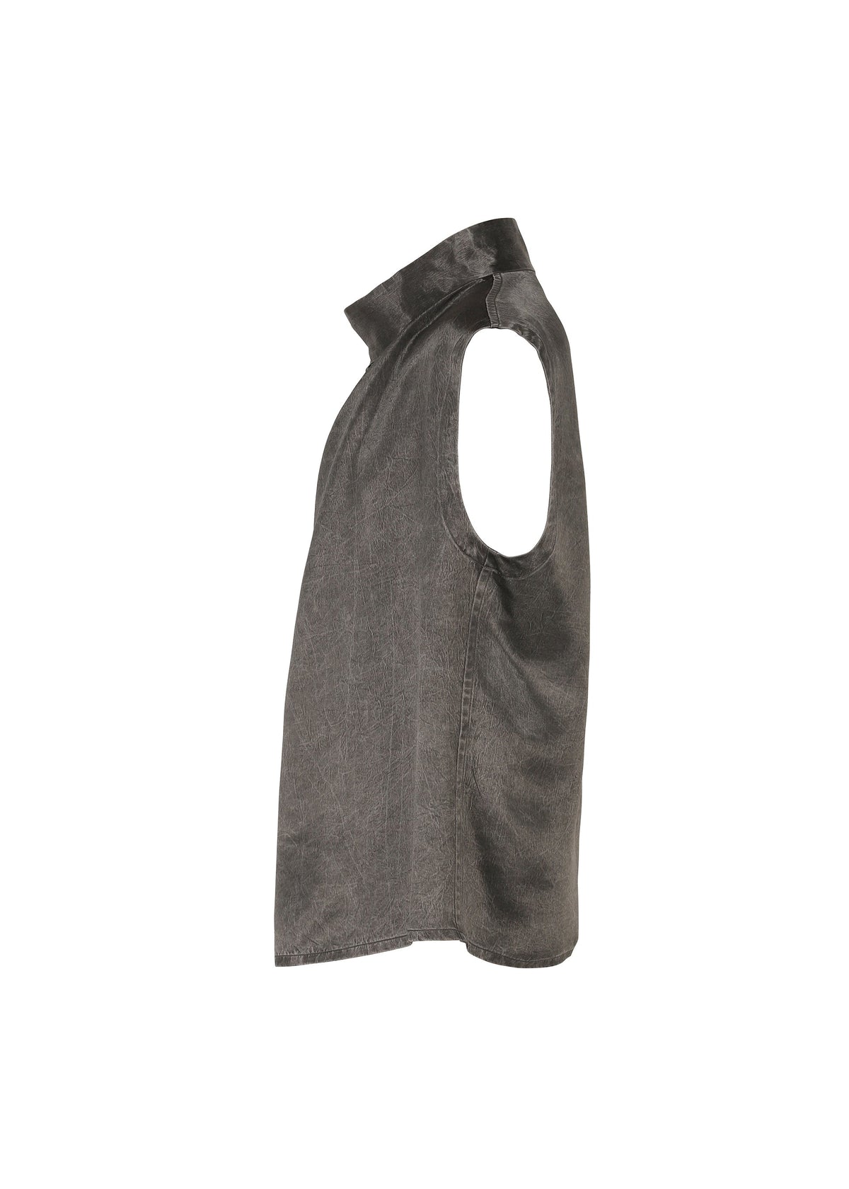 A detail shot of the IM Men SATIN WASH top.