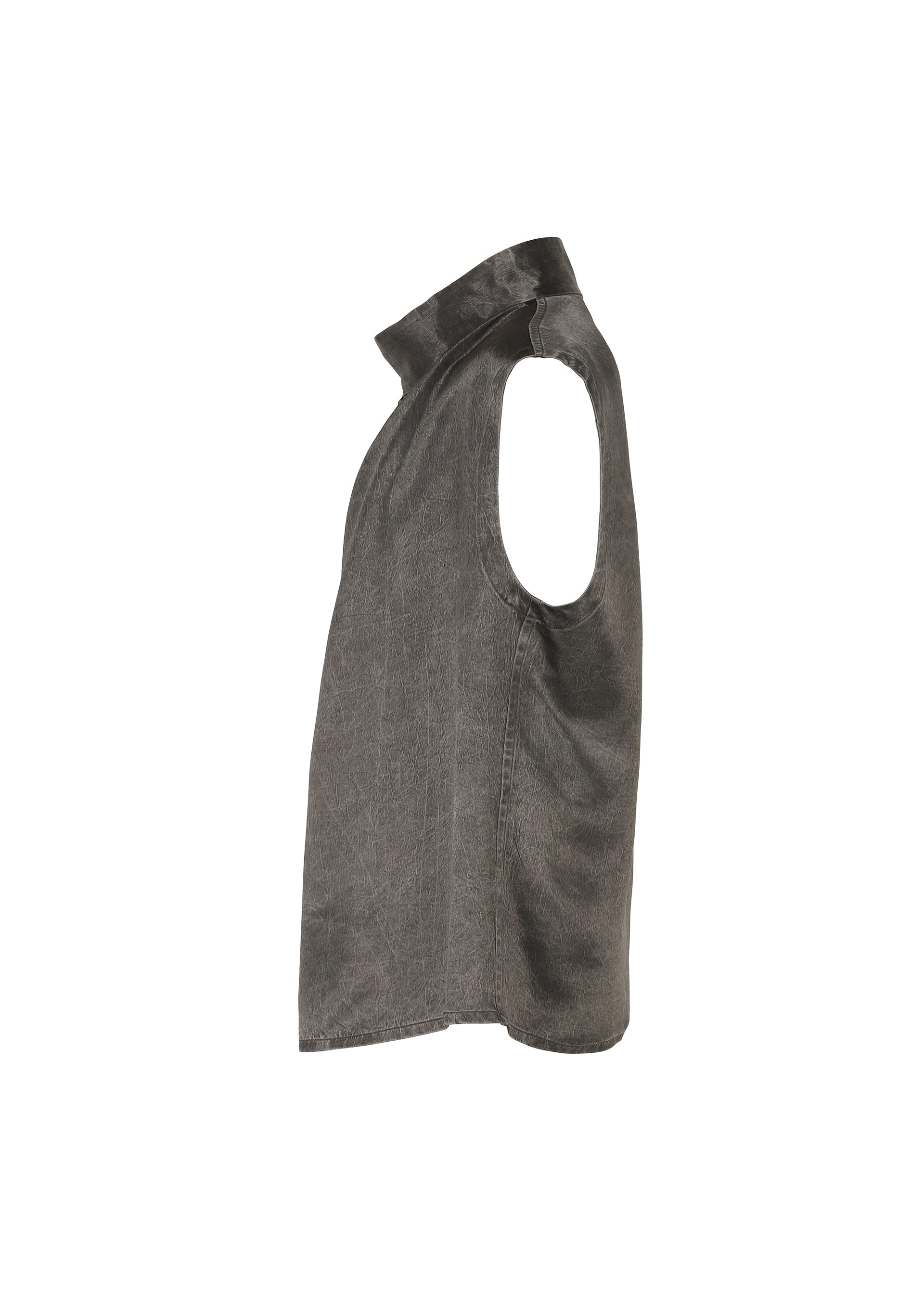 A detail shot of the IM Men SATIN WASH top.