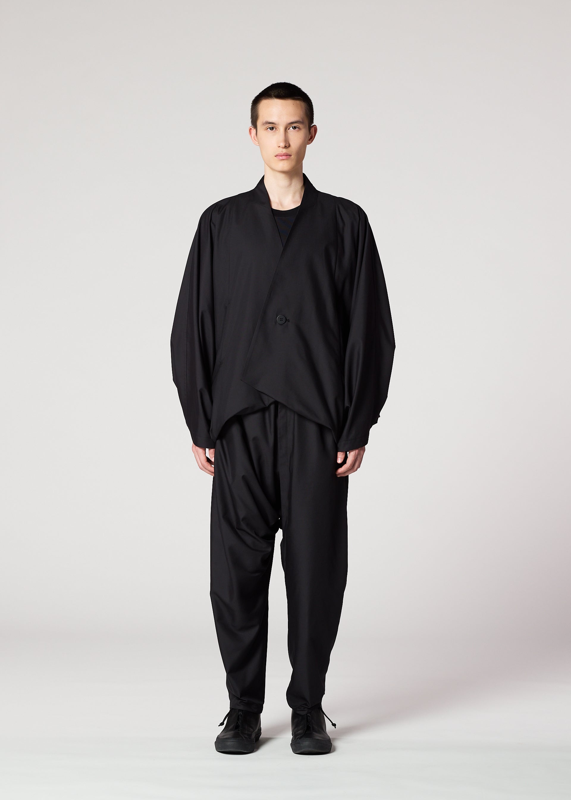 ミヤケイッセイ SWING SWING BLACK Jacket Black – ISSEY MIYAKE EU