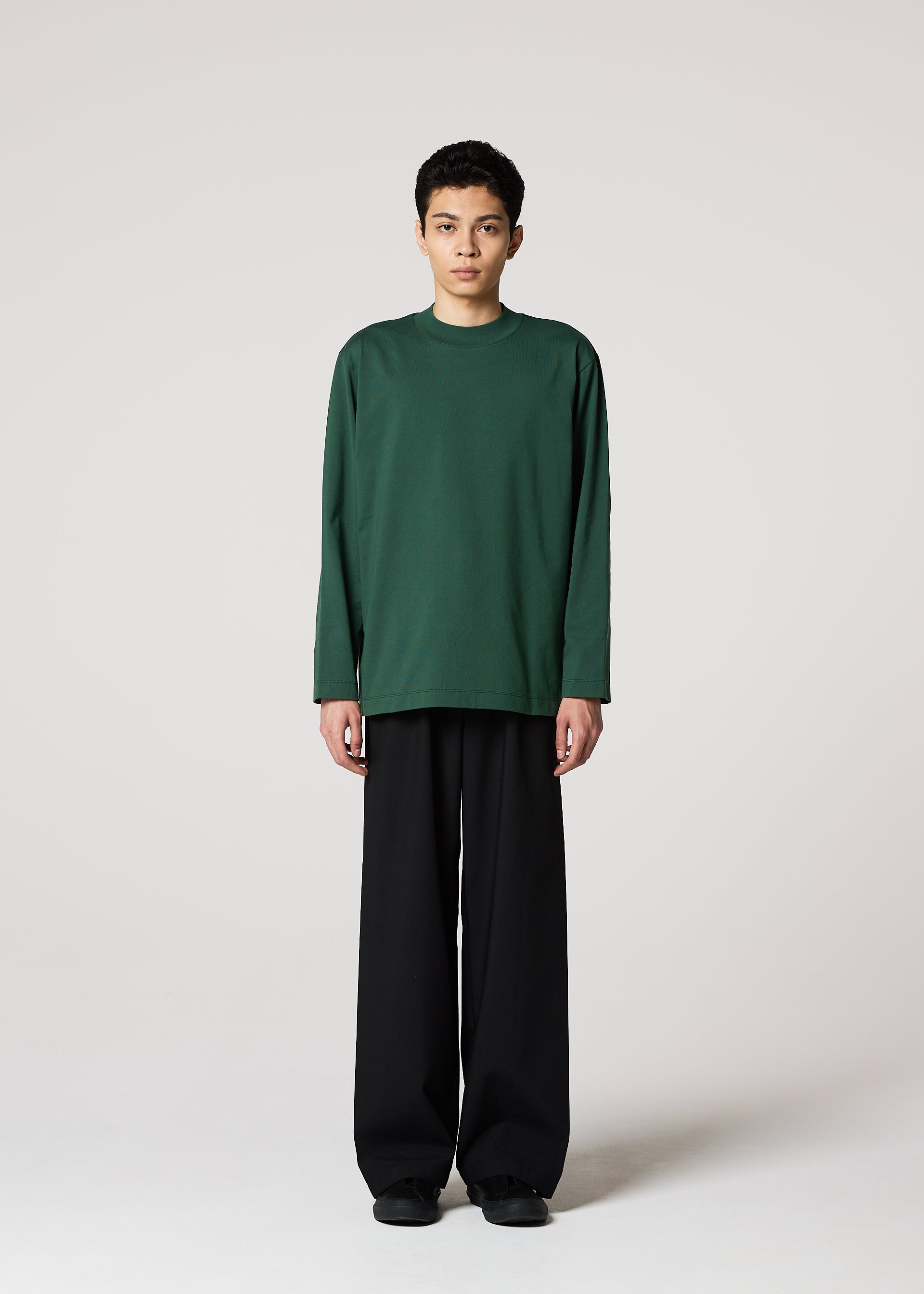 A model wears the IM MEN 402 JERSEY STITCH prêt à porter.