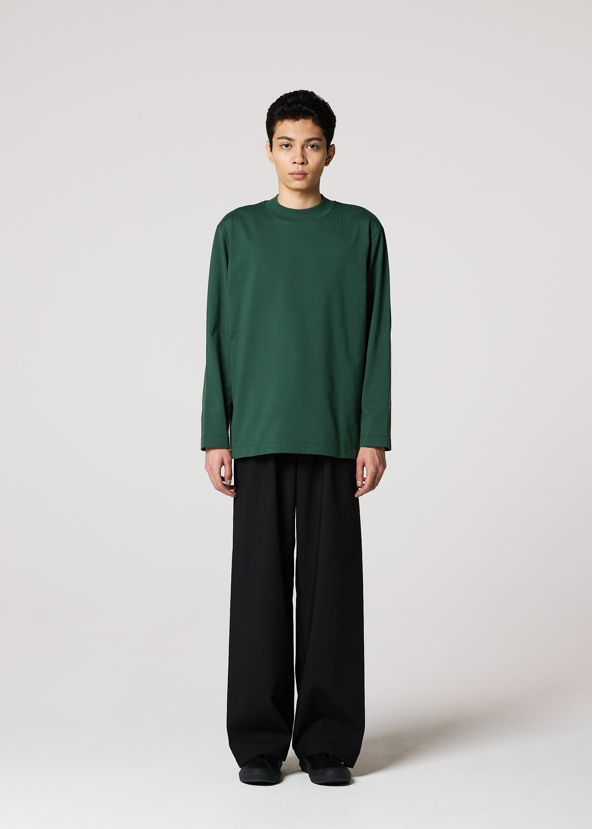 A model wears the IM MEN 402 JERSEY STITCH prêt à porter.