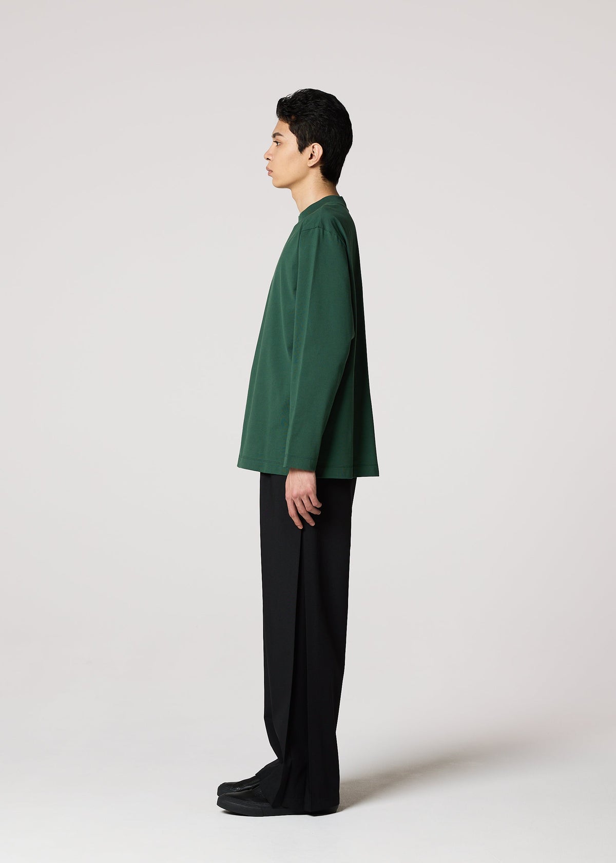 A model wears the IM MEN 402 JERSEY STITCH prêt à porter.