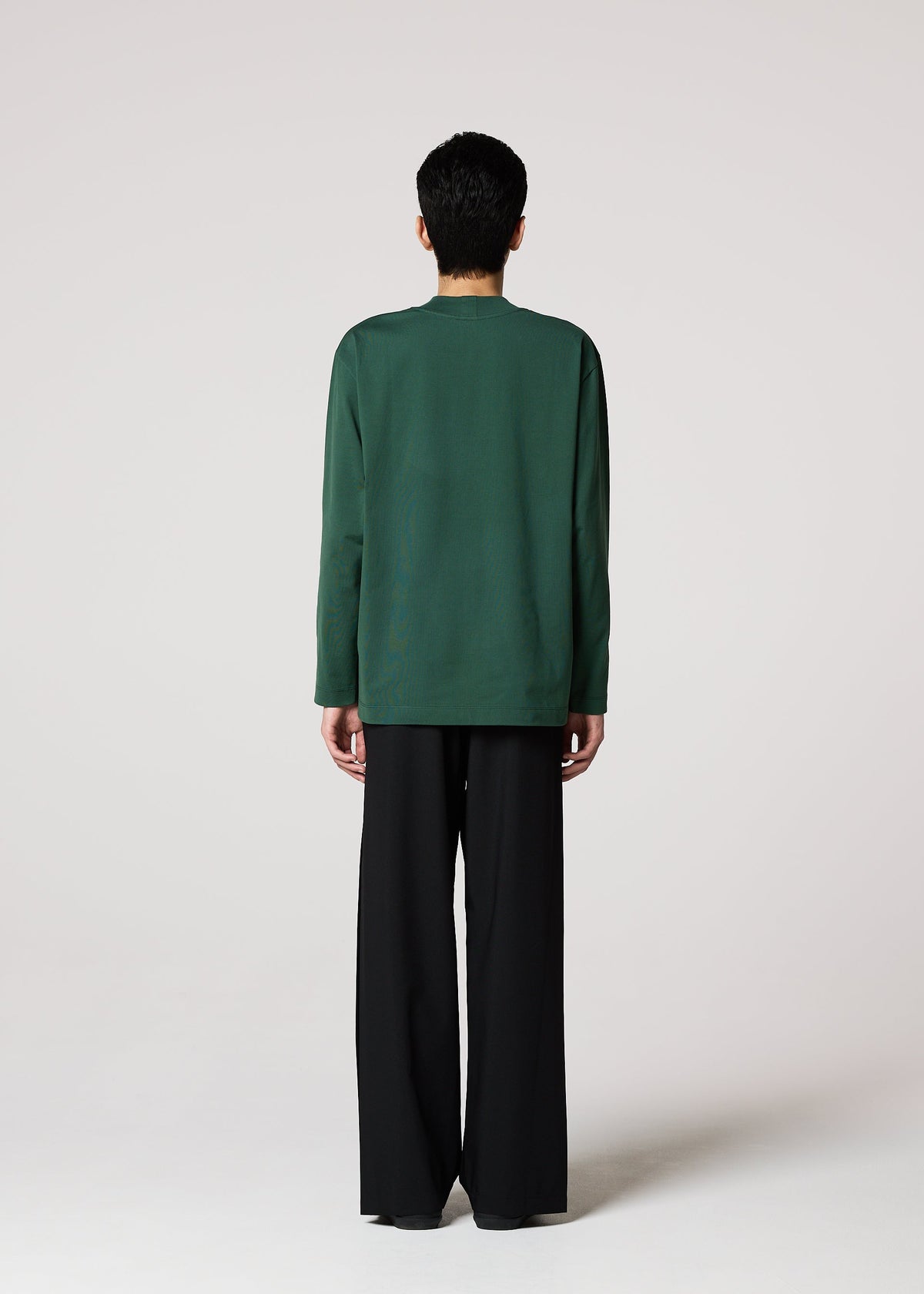 A model wears the IM MEN 402 JERSEY STITCH prêt à porter.