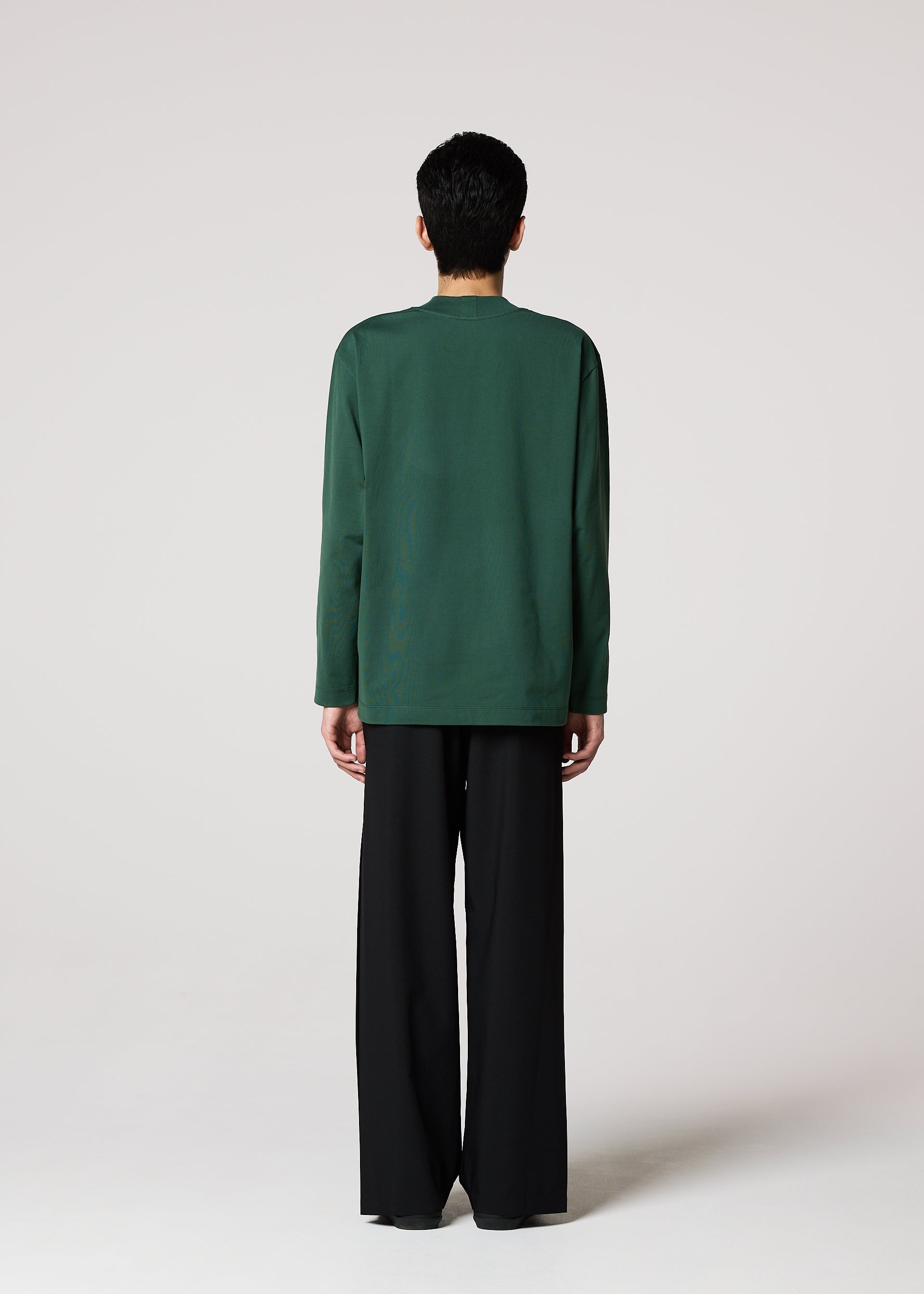 A model wears the IM MEN 402 JERSEY STITCH prêt à porter.