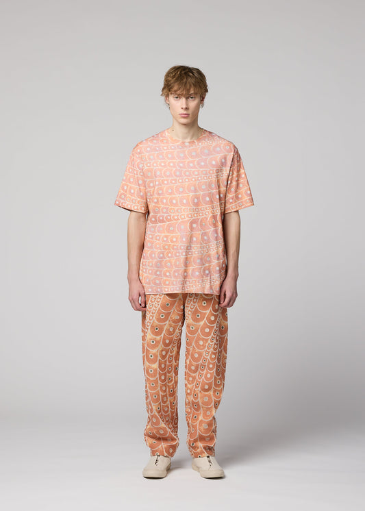 A model wears the IM Men UROKOMON T prêt à porter.