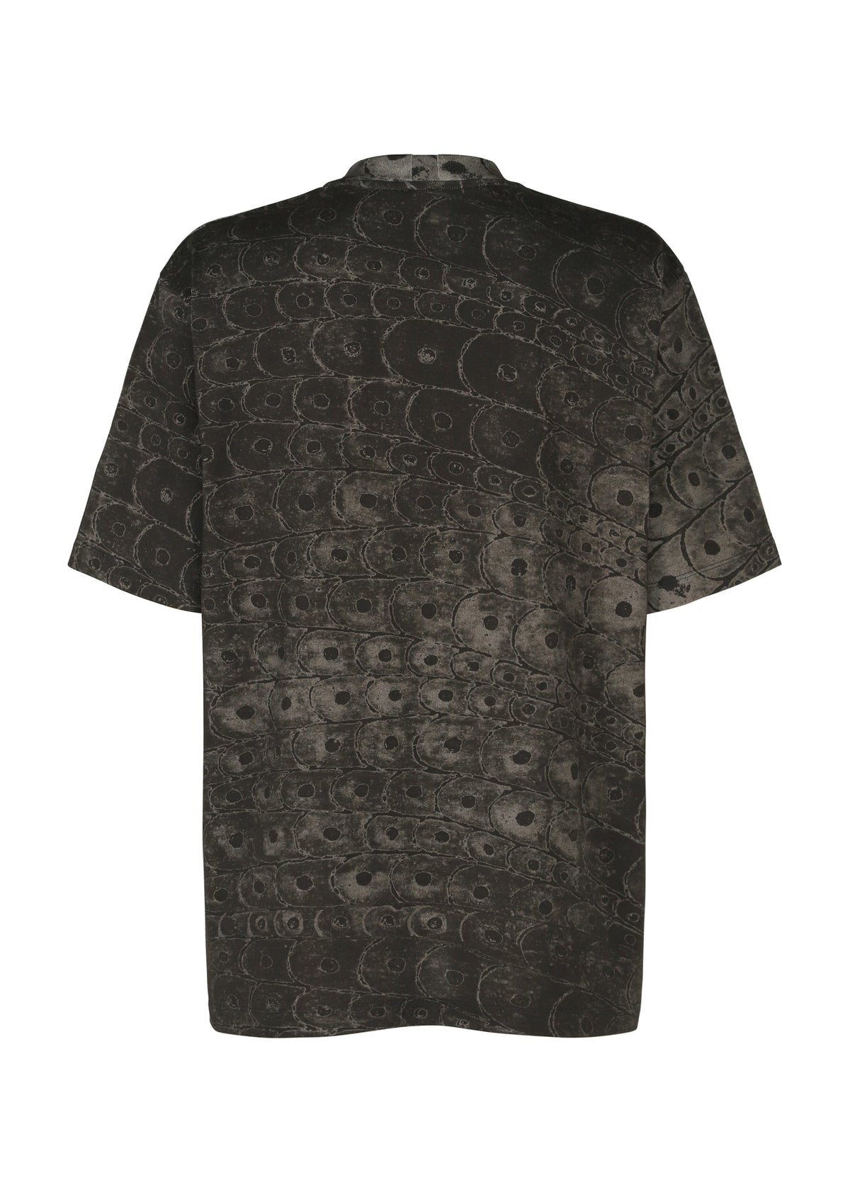 A detail shot of the IM Men UROKOMON T prêt à porter.