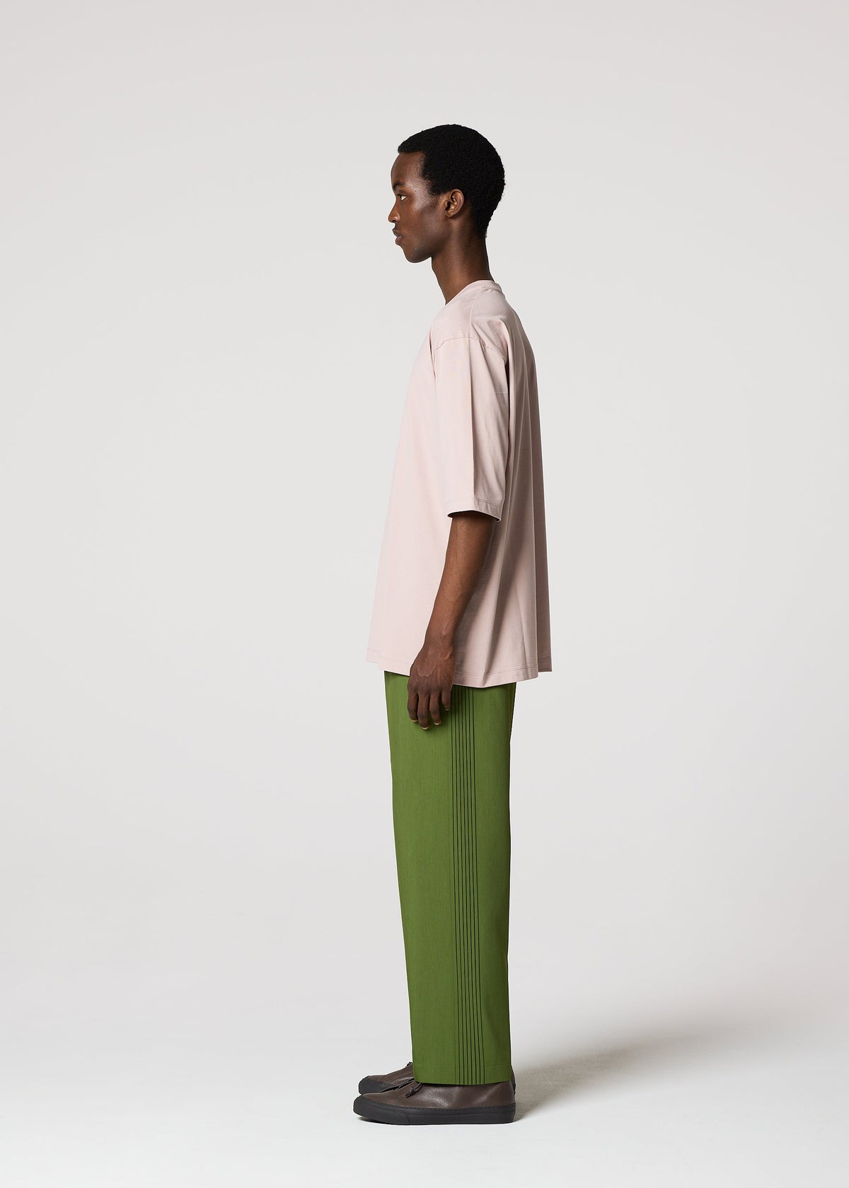 A model wears the IM Men 602 JERSEY STITCH t shirt.