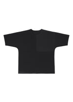 A detail shot of the IM Men FLAT T t shirt.