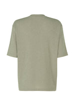 A detail shot of the IM MEN SHRINK STRETCH T t shirt.