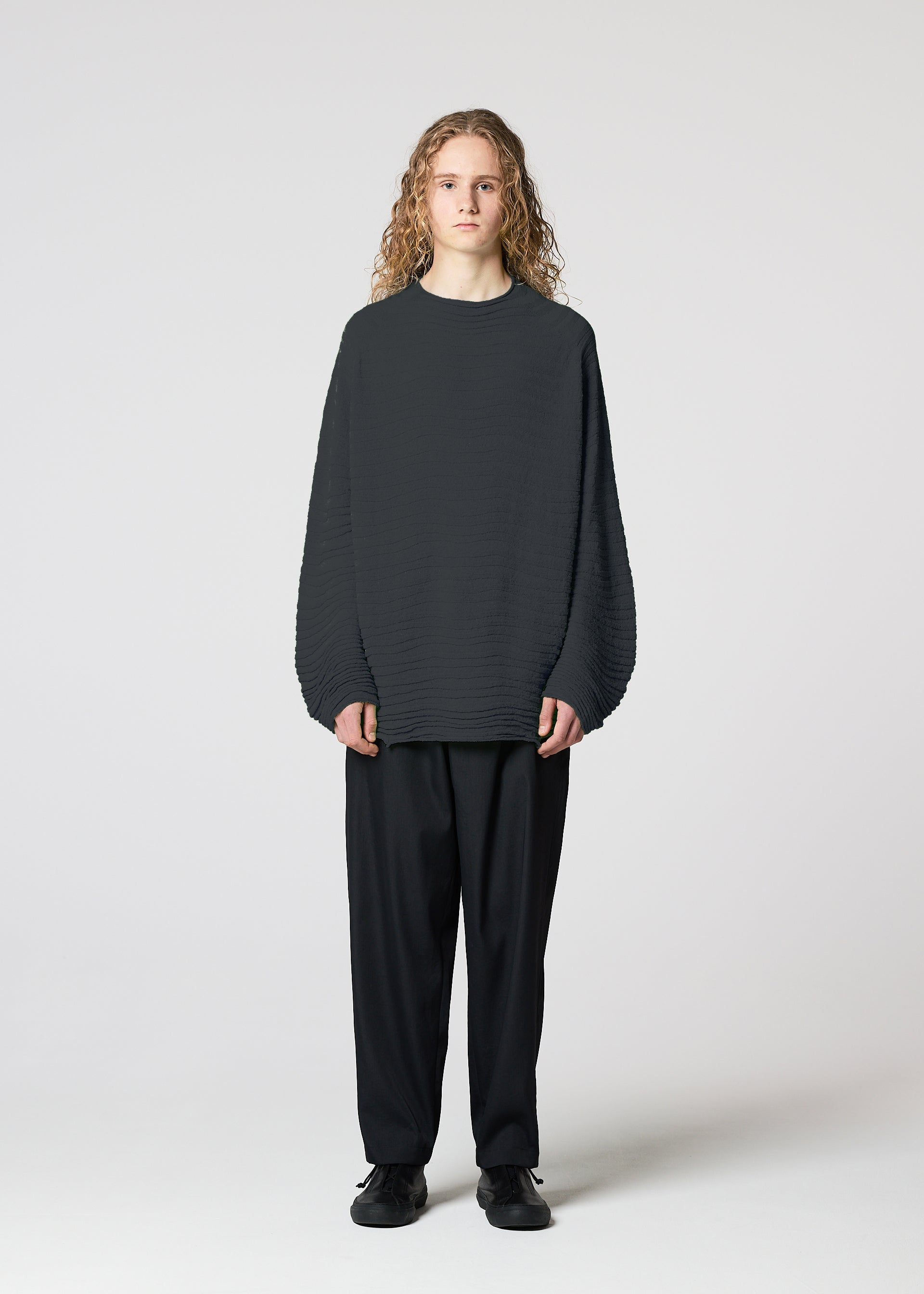 ENGRAVE KNIT Top Charcoal Grey – ISSEY MIYAKE EU