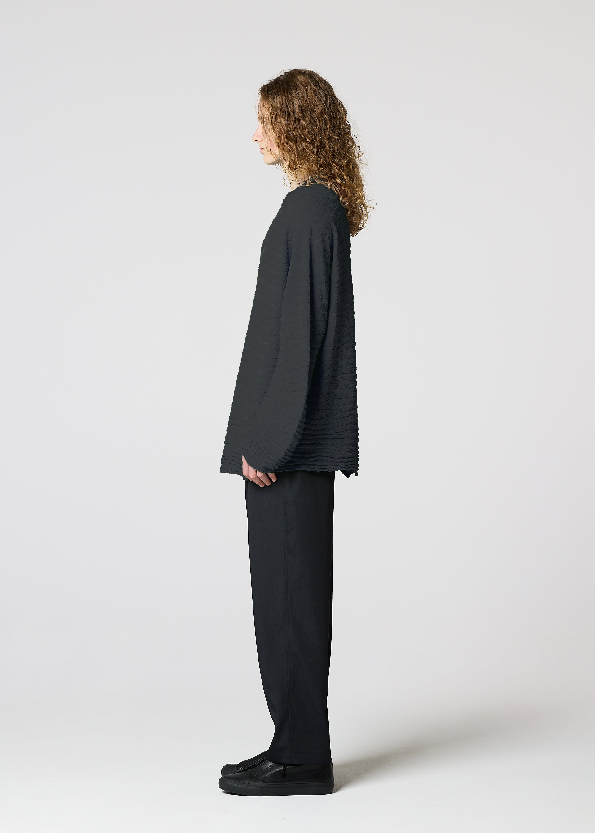 A model wears the IM MEN ENGRAVE KNIT prêt à porter.