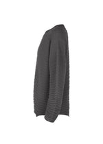 A detail shot of the IM MEN ENGRAVE KNIT prêt à porter.