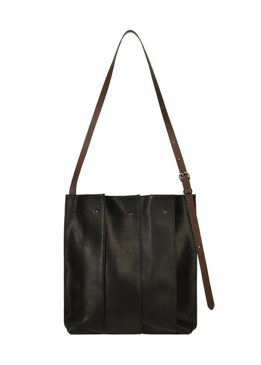 A product shot of the IM MEN LEATHER PLEATS bag in black.