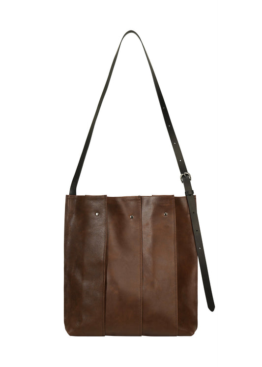 A product shot of the IM MEN LEATHER PLEATS bag in brown.