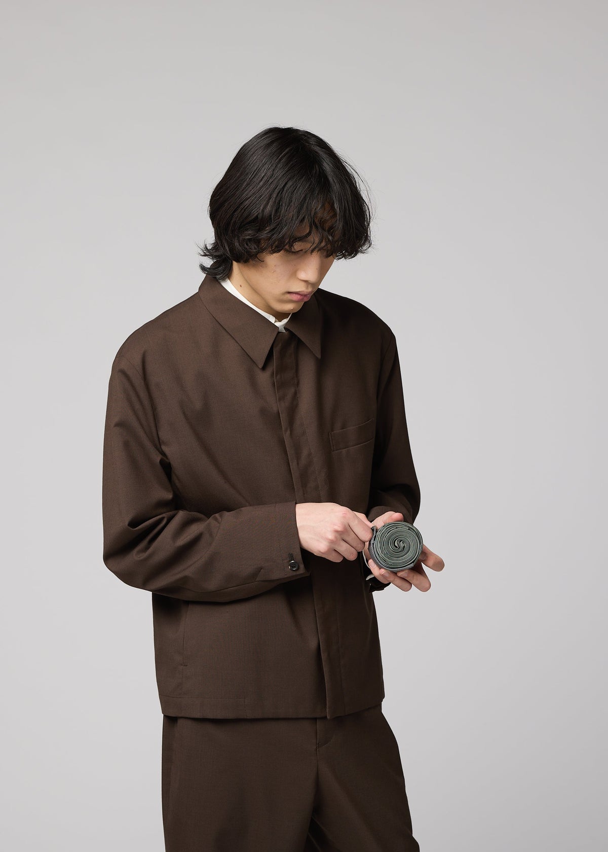 A model wears the IM MEN GURU GURU guru-guru-bag-2.