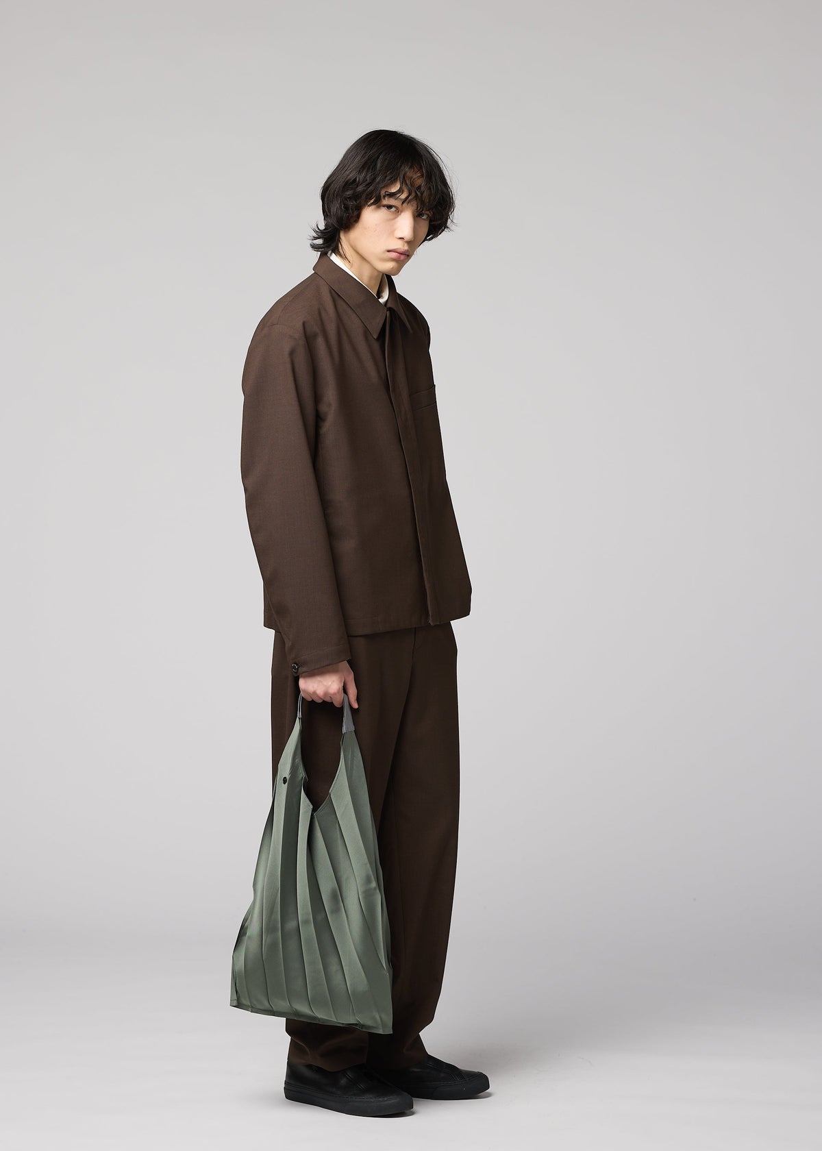 A model wears the IM MEN GURU GURU guru-guru-bag-2.