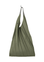 A product shot of the IM MEN GURU GURU bag in sage green.